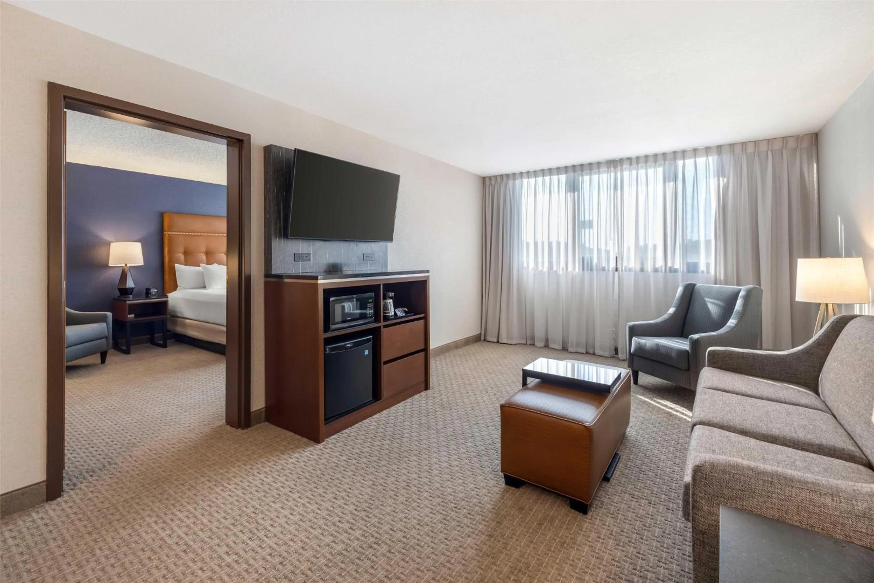 Bedroom, Bed in Drury Inn & Suites Paducah