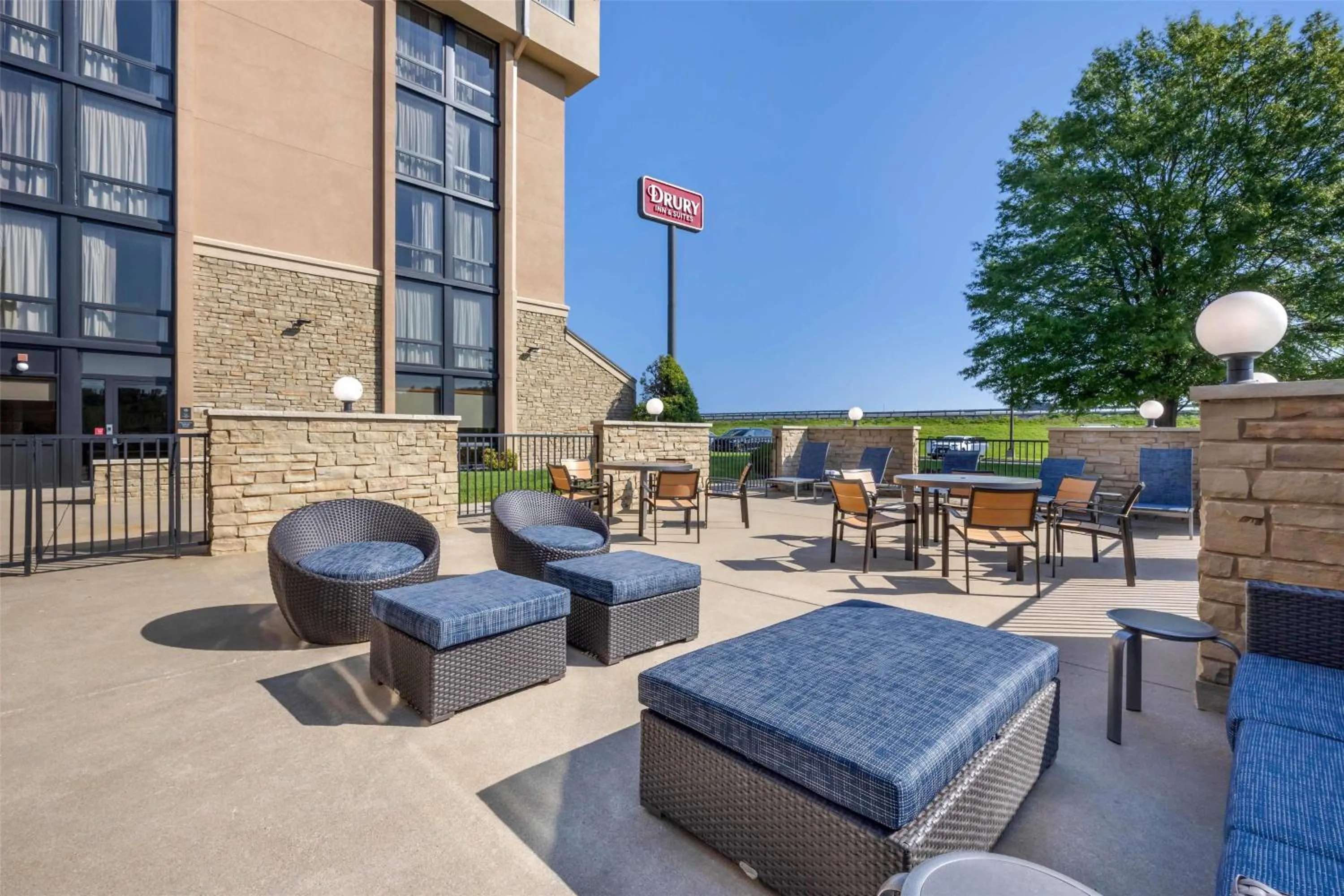 Property building in Drury Inn & Suites Paducah