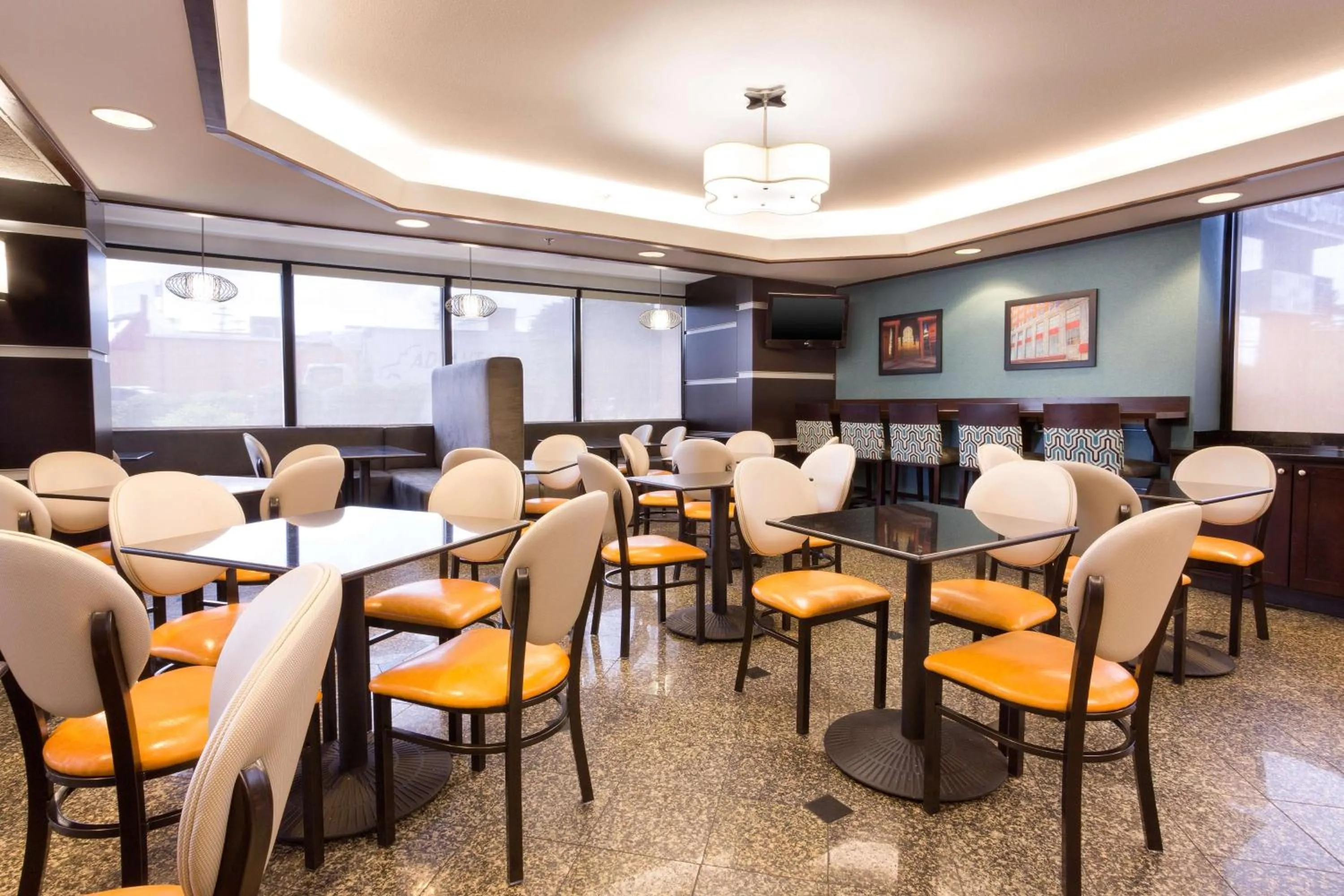 Restaurant/places to eat in Drury Inn & Suites Greensboro