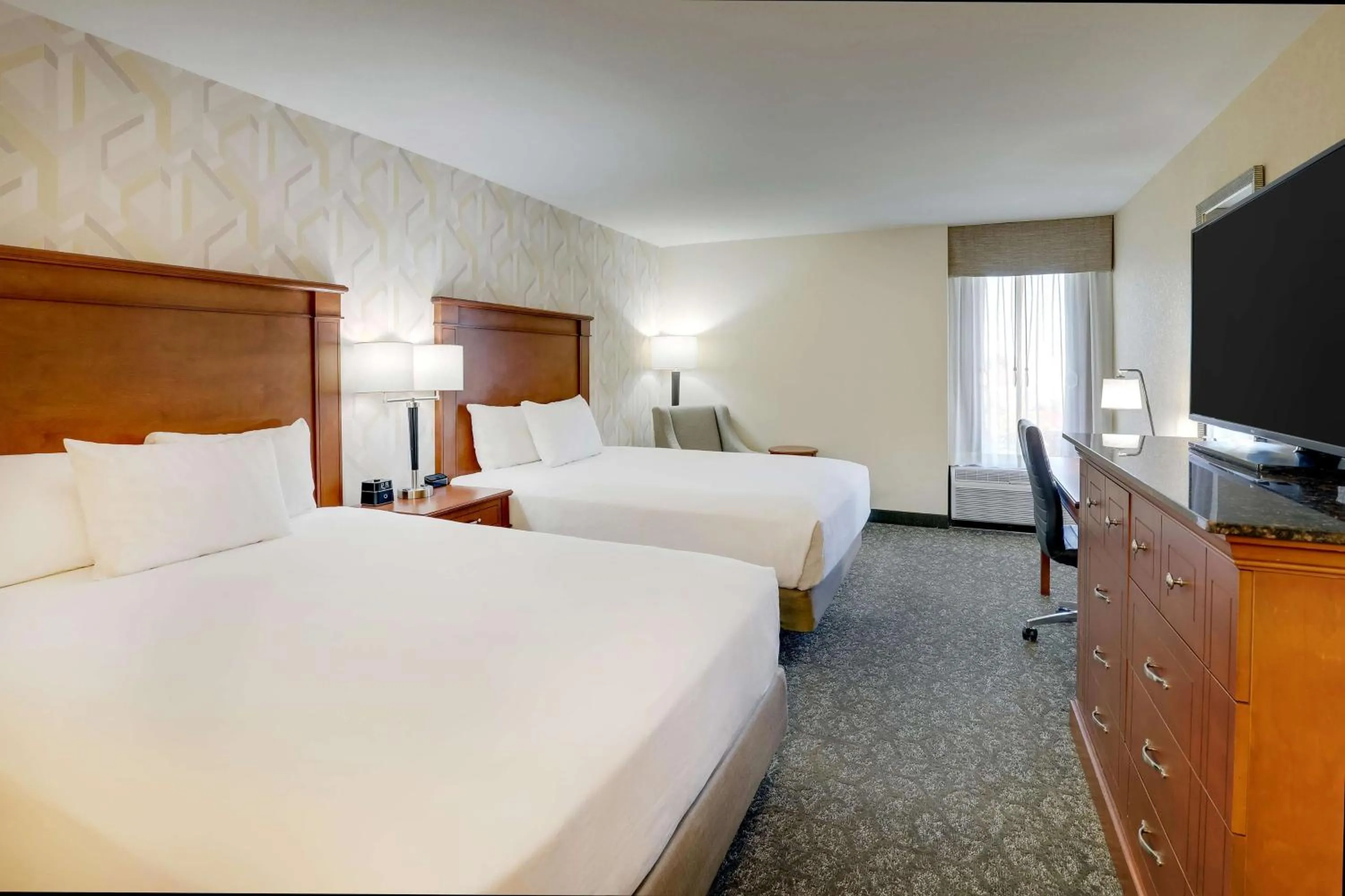 Bedroom, Bed in Drury Inn & Suites Charlotte University Place