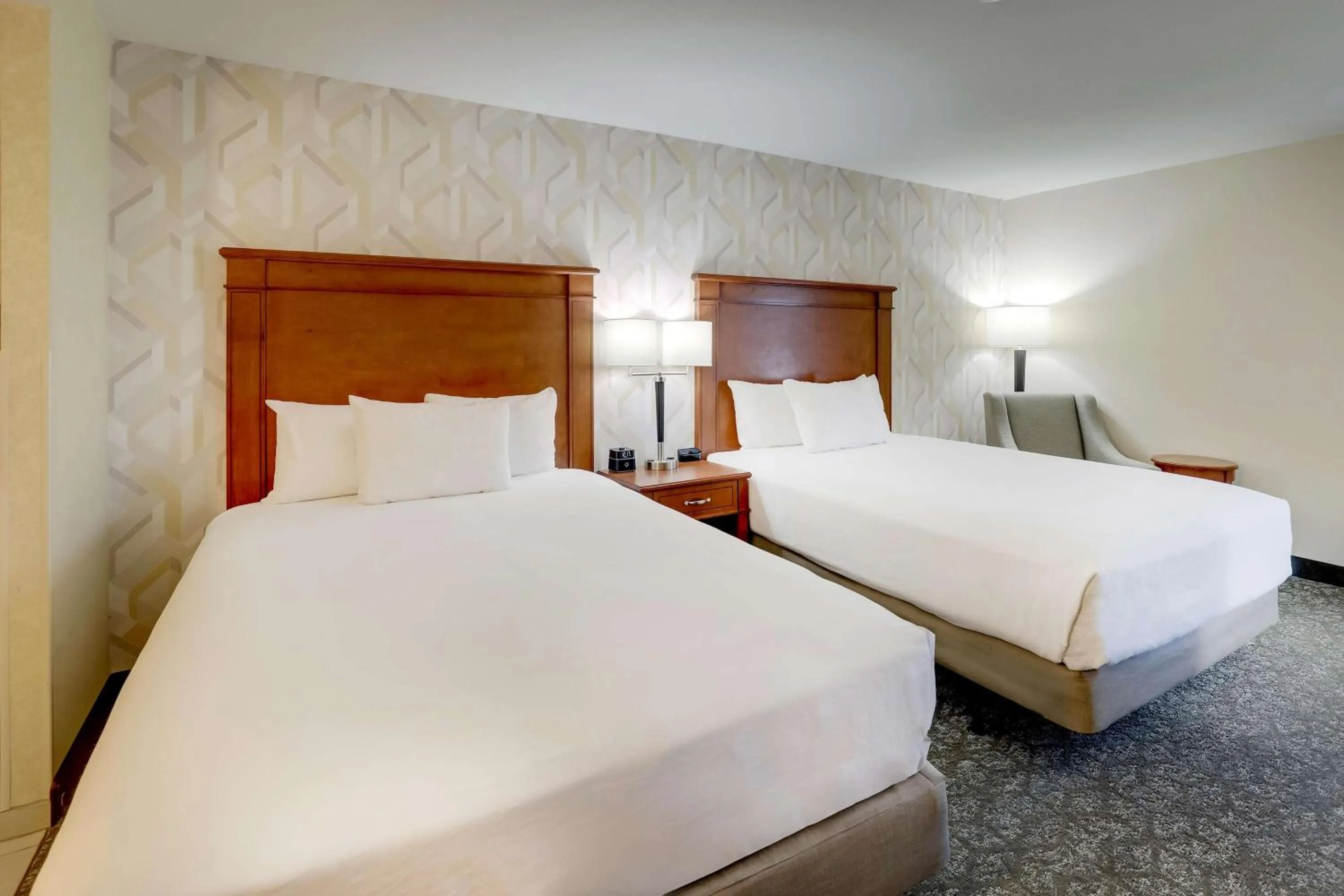 Bedroom, Bed in Drury Inn & Suites Charlotte University Place