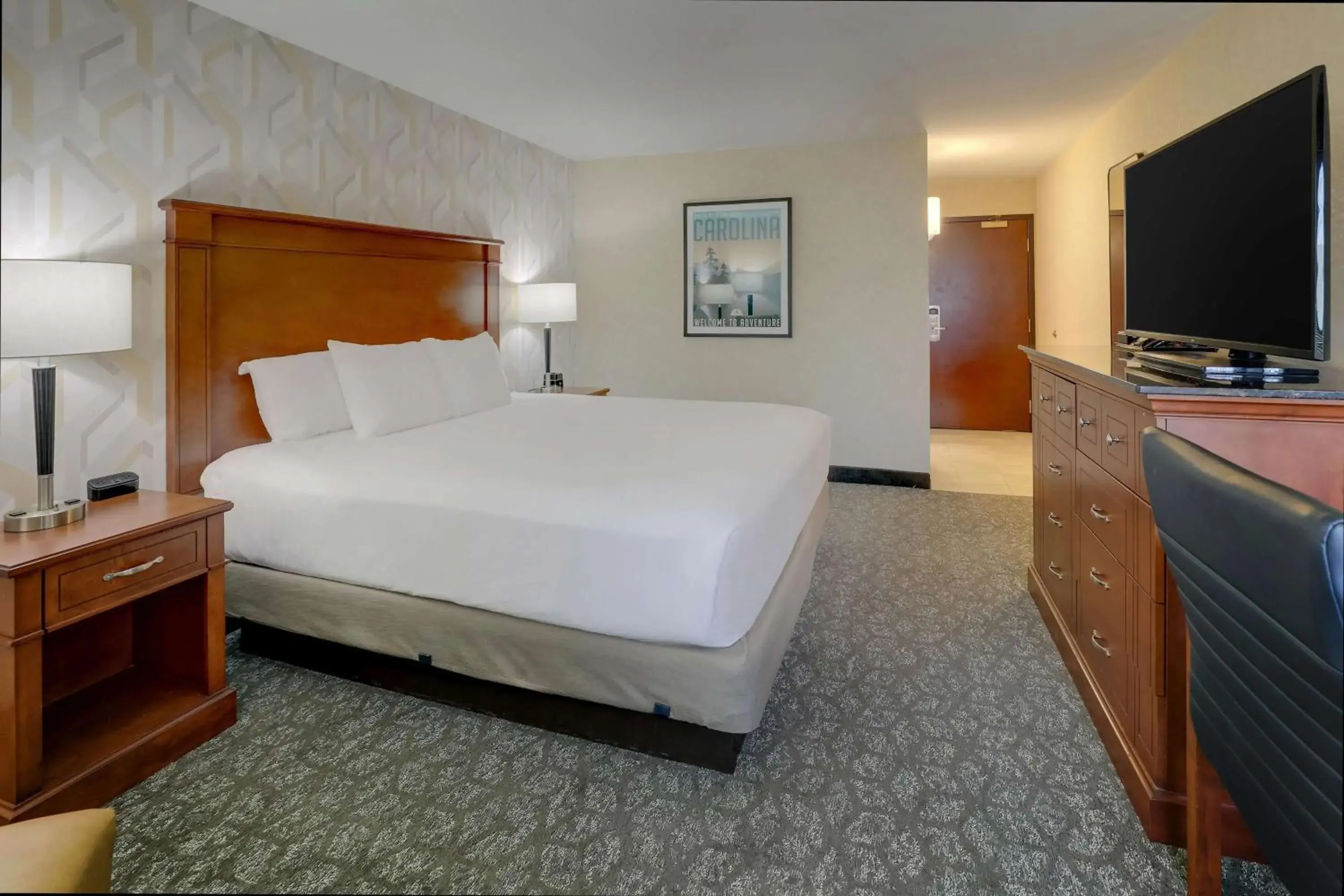 Deluxe King Room – High Floor in Drury Inn & Suites Charlotte University Place Deluxe King Room – High Floor in Drury Inn & Suites Charlotte University Place