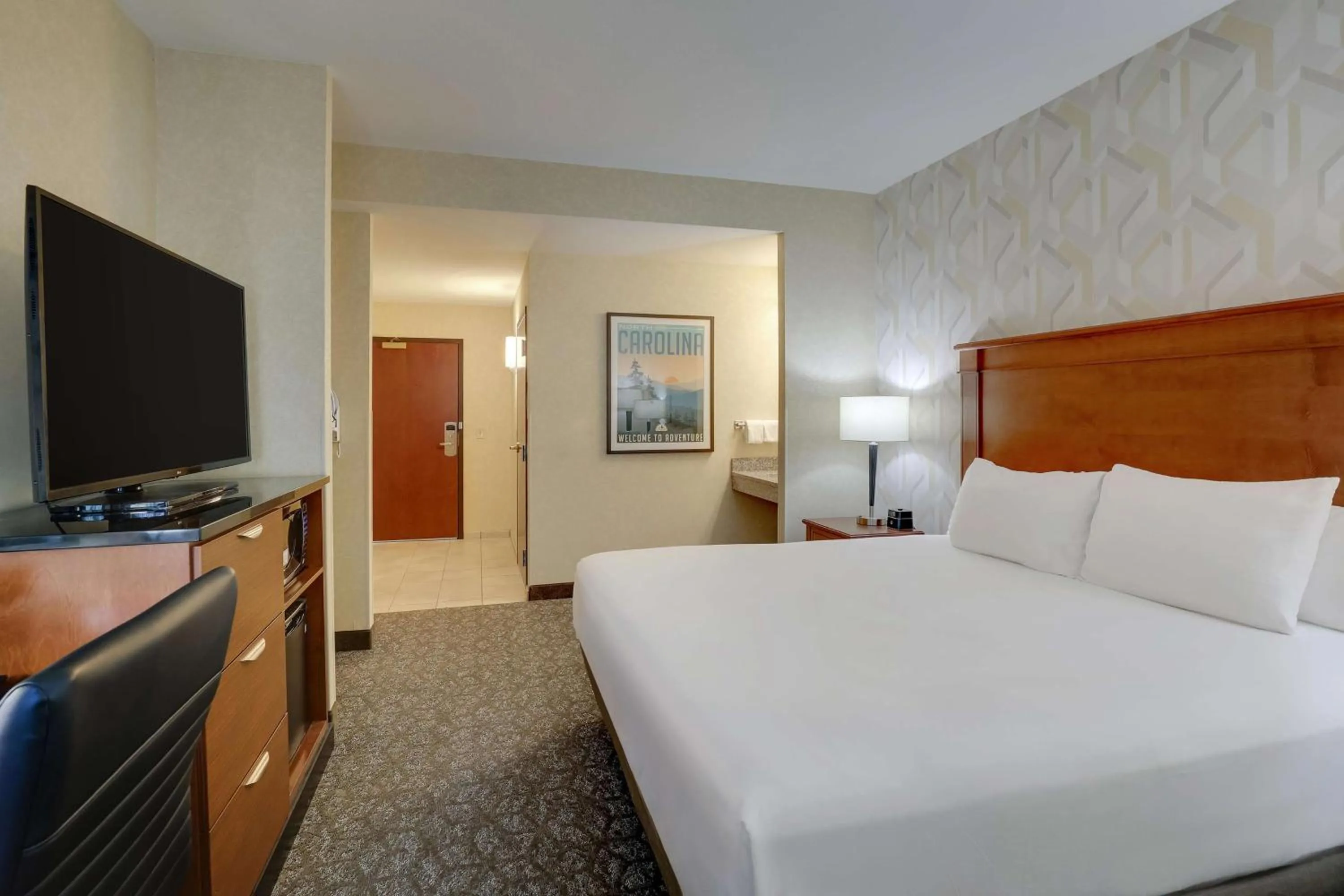 Bedroom, Bed in Drury Inn & Suites Charlotte University Place