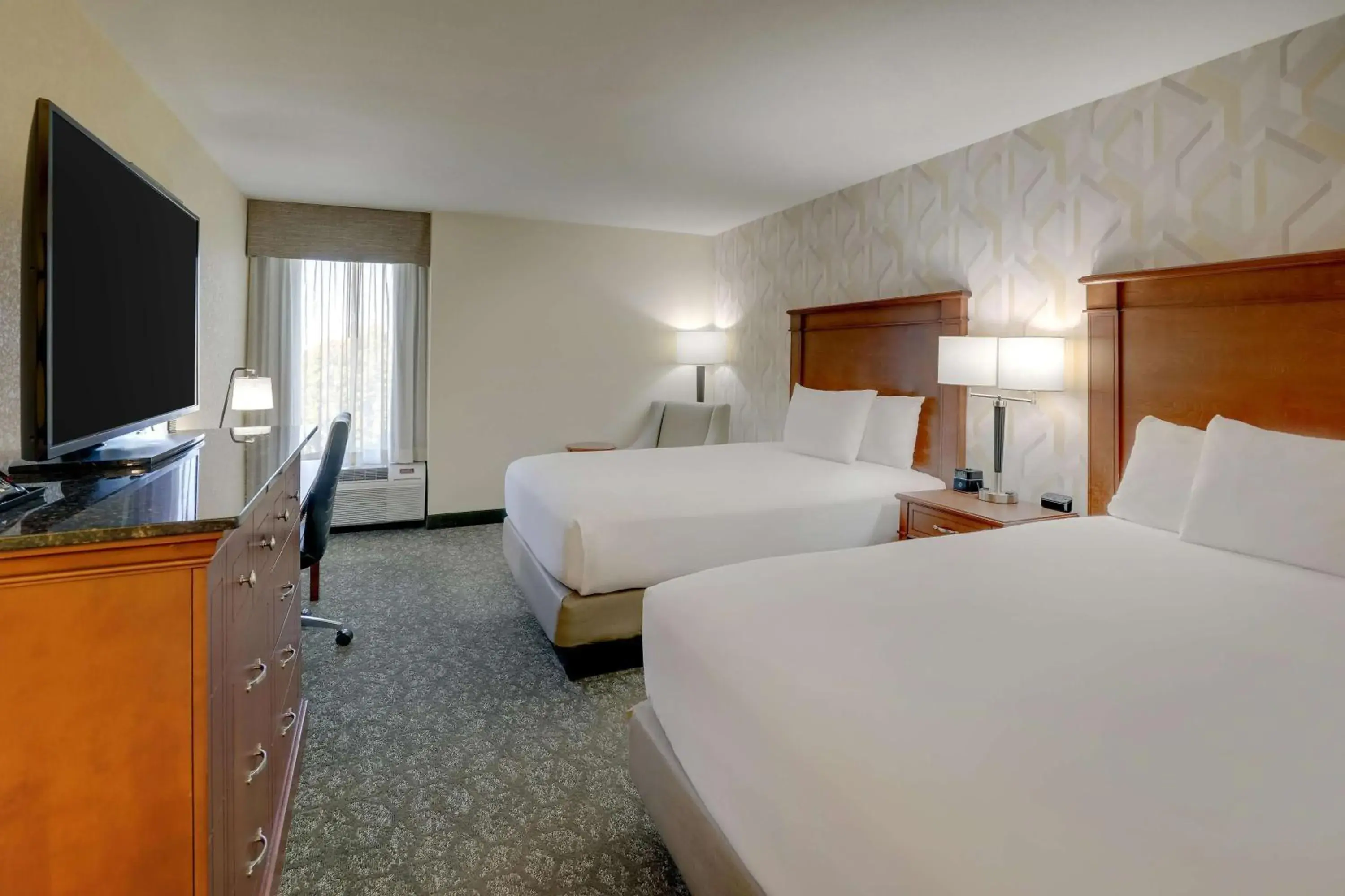 Deluxe Queen Room with Two Queen Beds – High Floor in Drury Inn & Suites Charlotte University Place Deluxe Queen Room with Two Queen Beds – High Floor in Drury Inn & Suites Charlotte University Place