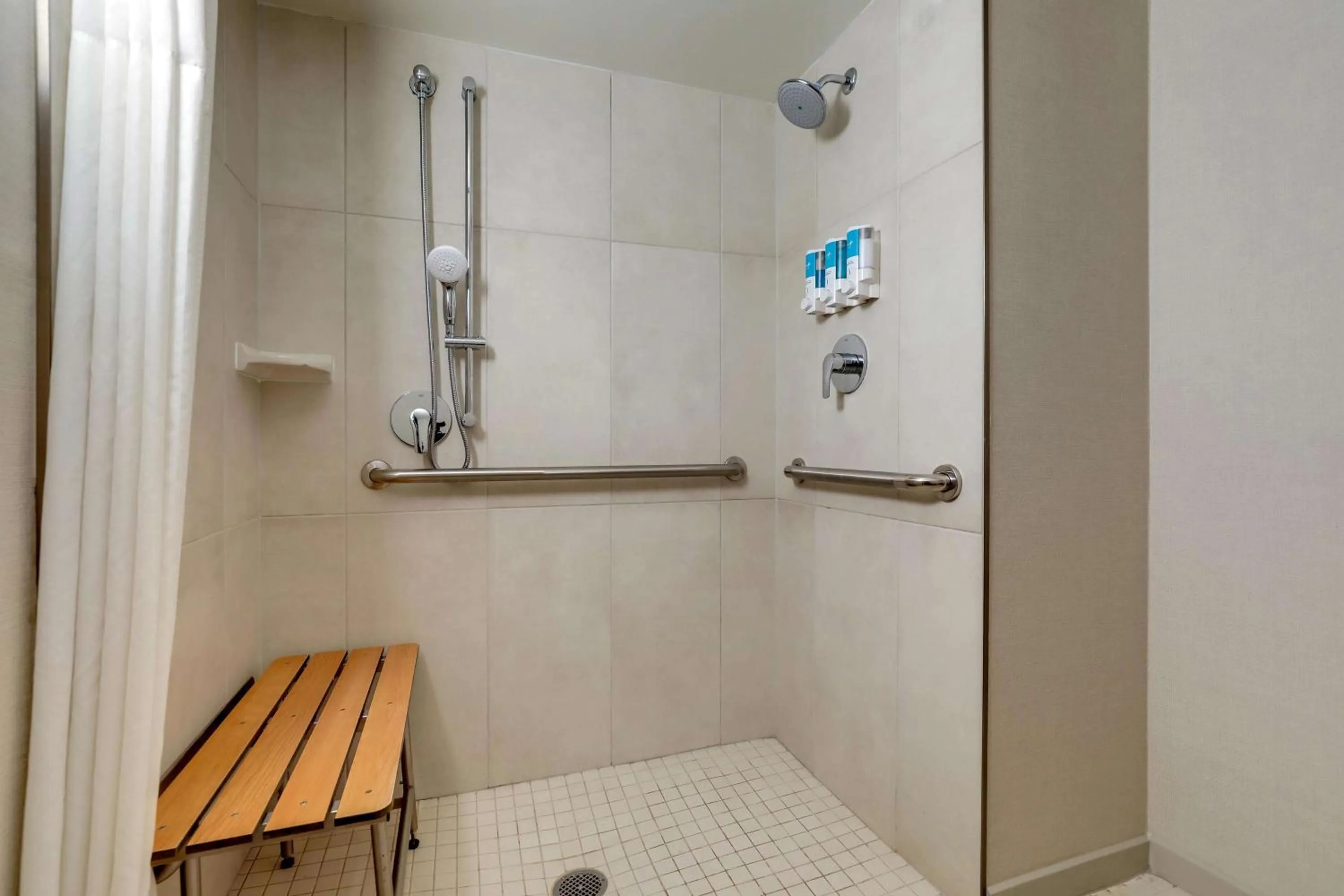 Bathroom in Drury Inn & Suites Charlotte University Place