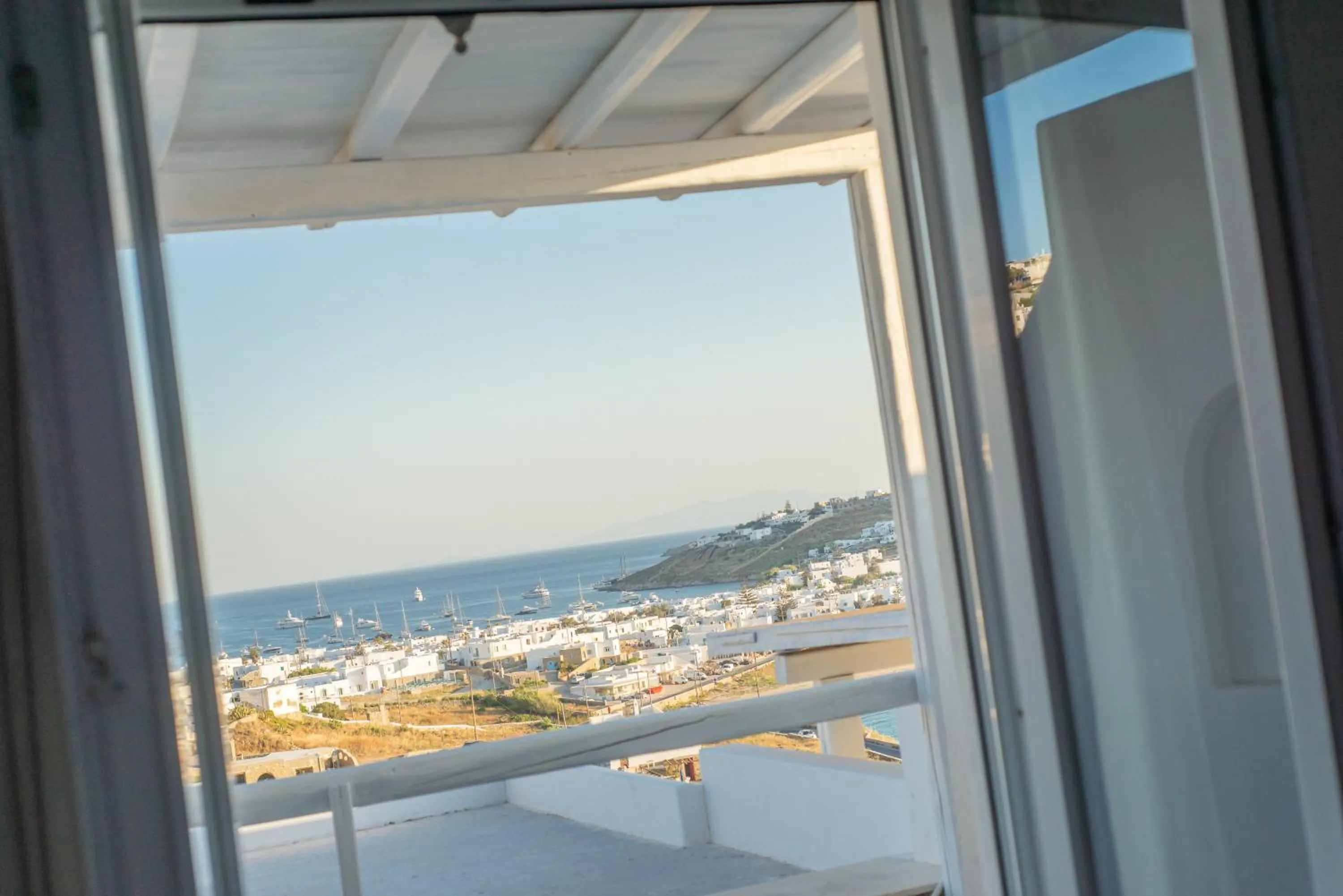 The Corfos Hills House