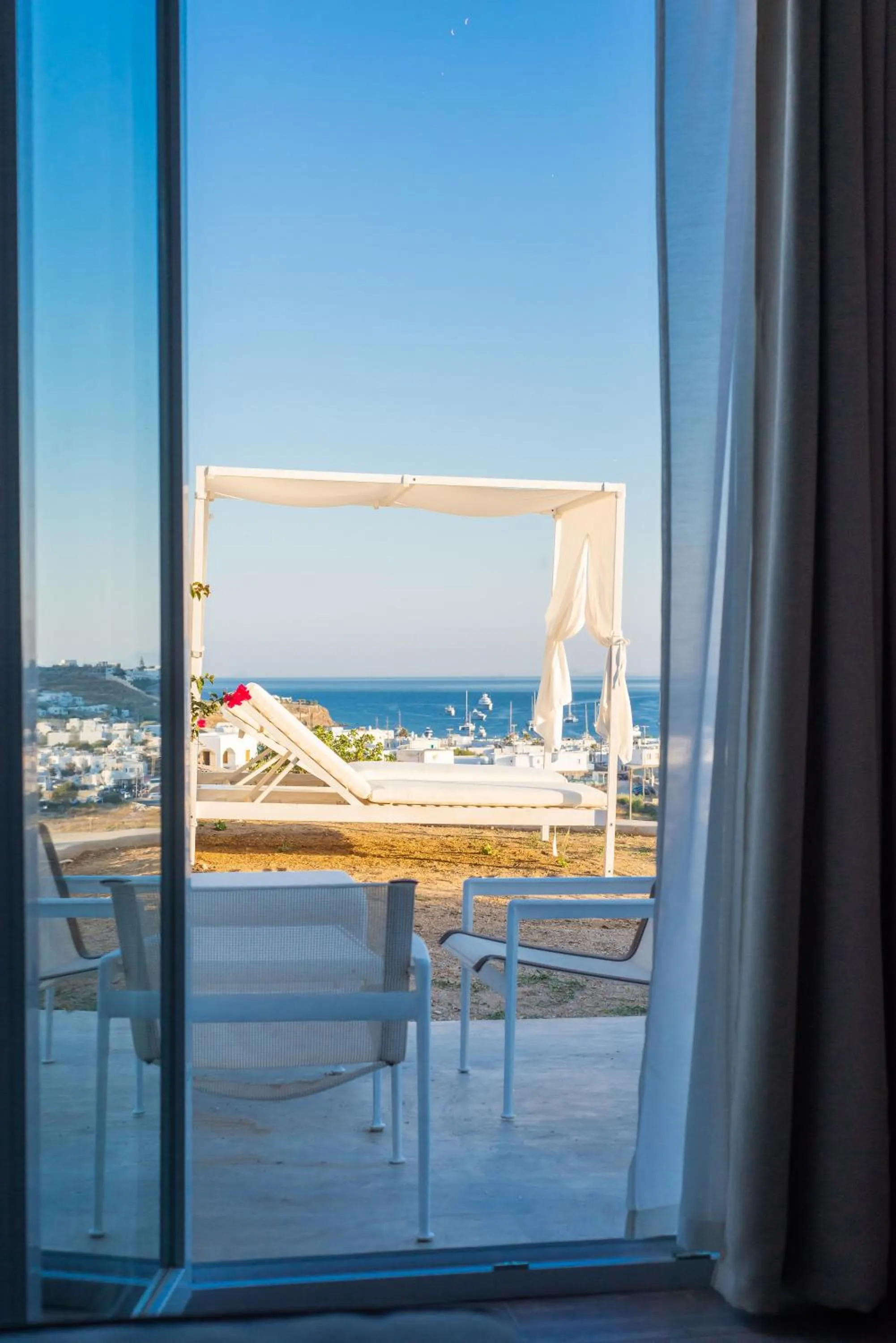 The Corfos Hills House