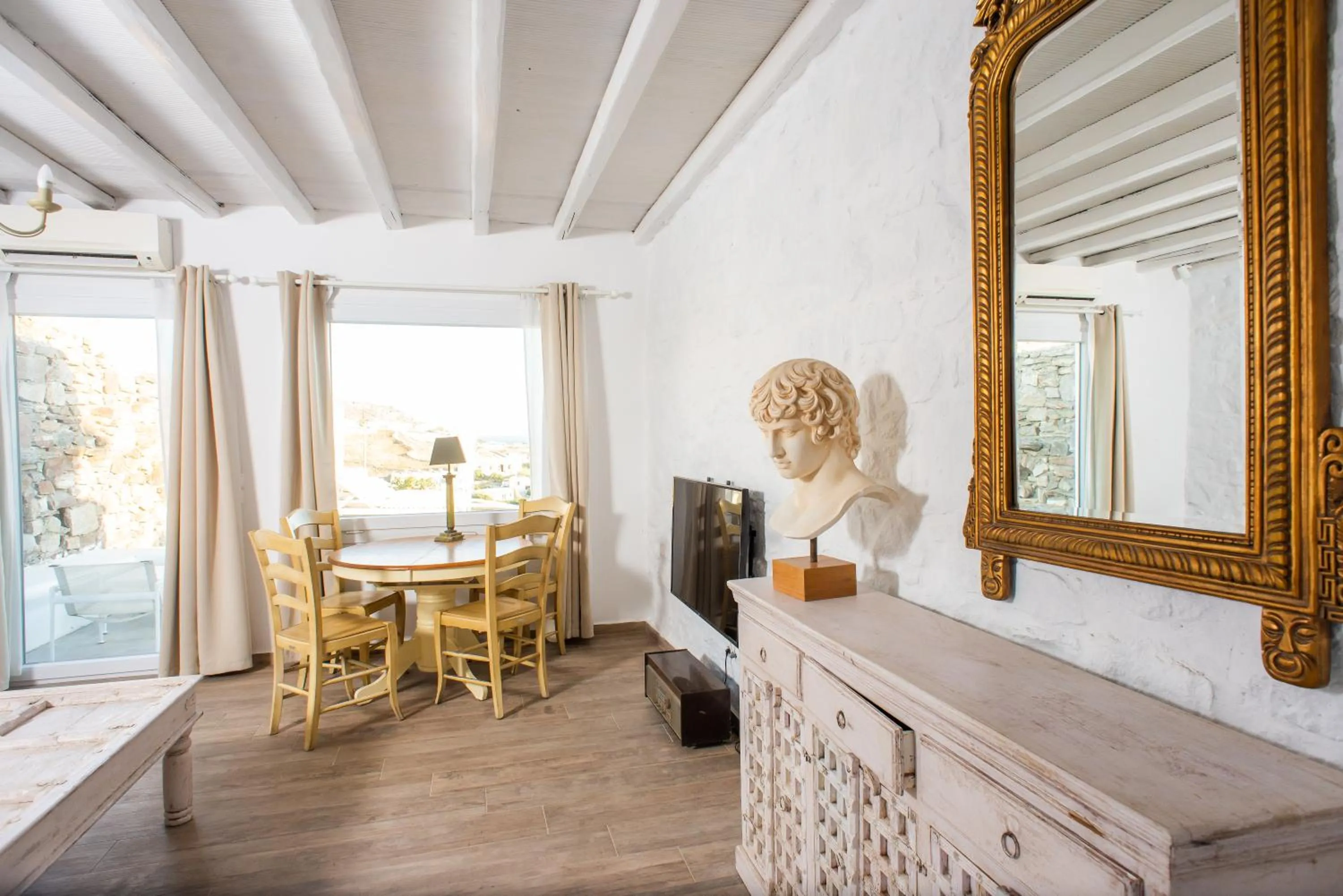 The Corfos Hills House