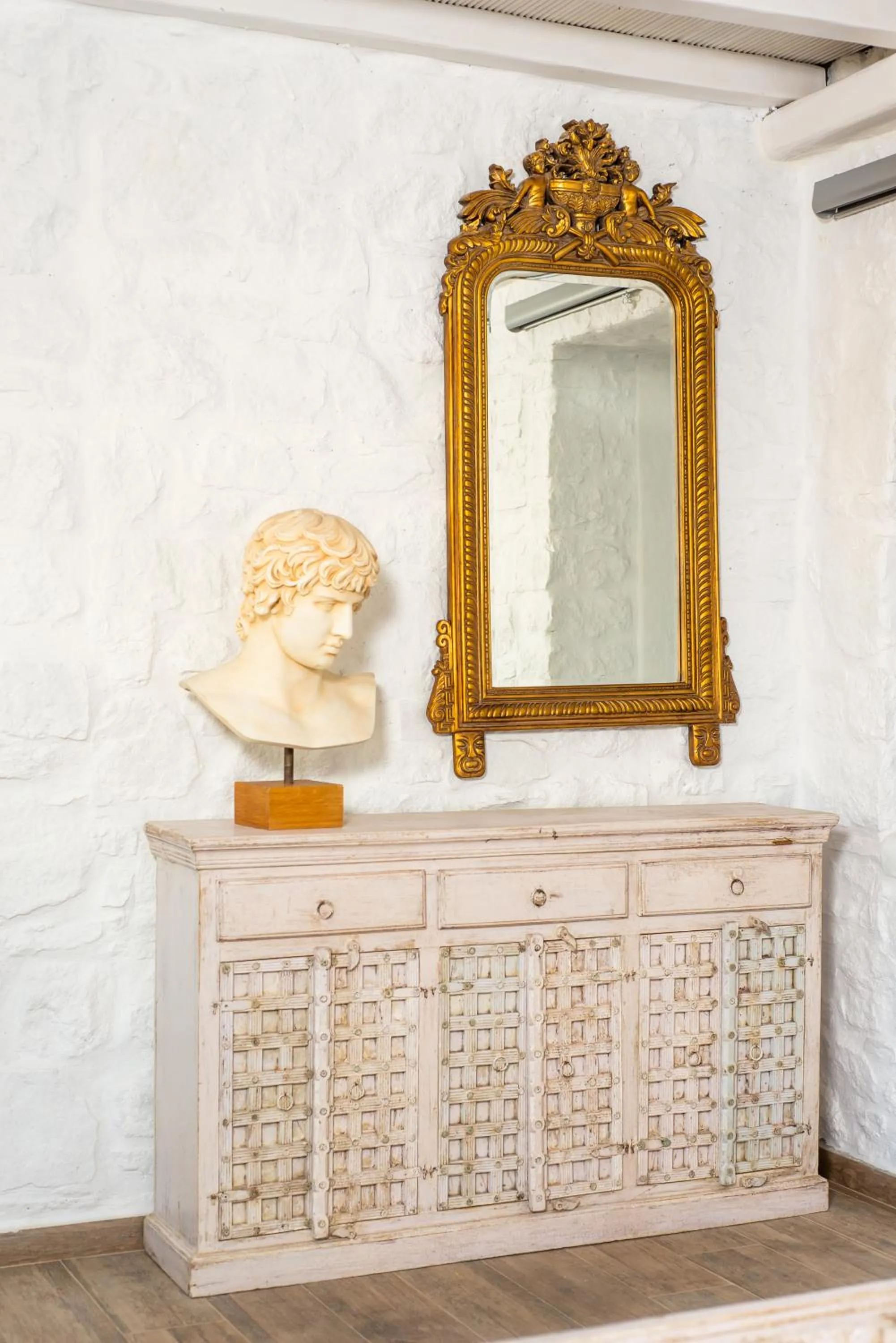 The Corfos Hills House