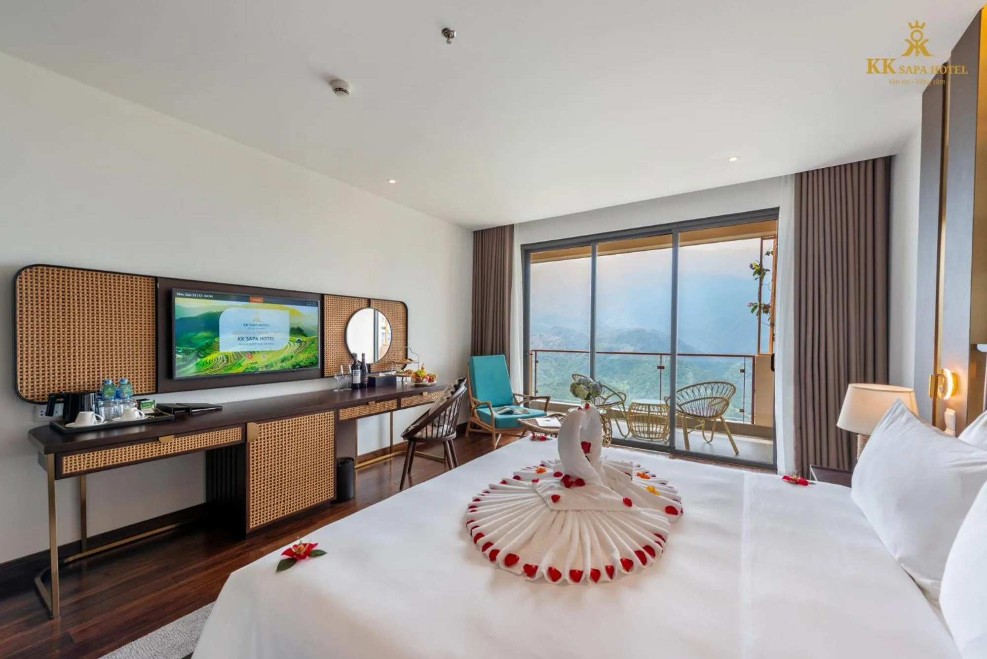 Bedroom, Bed in KK Sapa Hotel