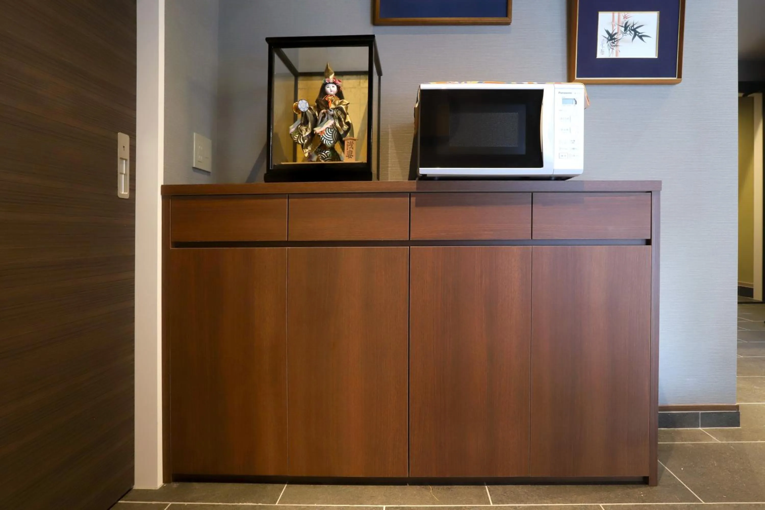 Communal lounge/ TV room in Hanaakari