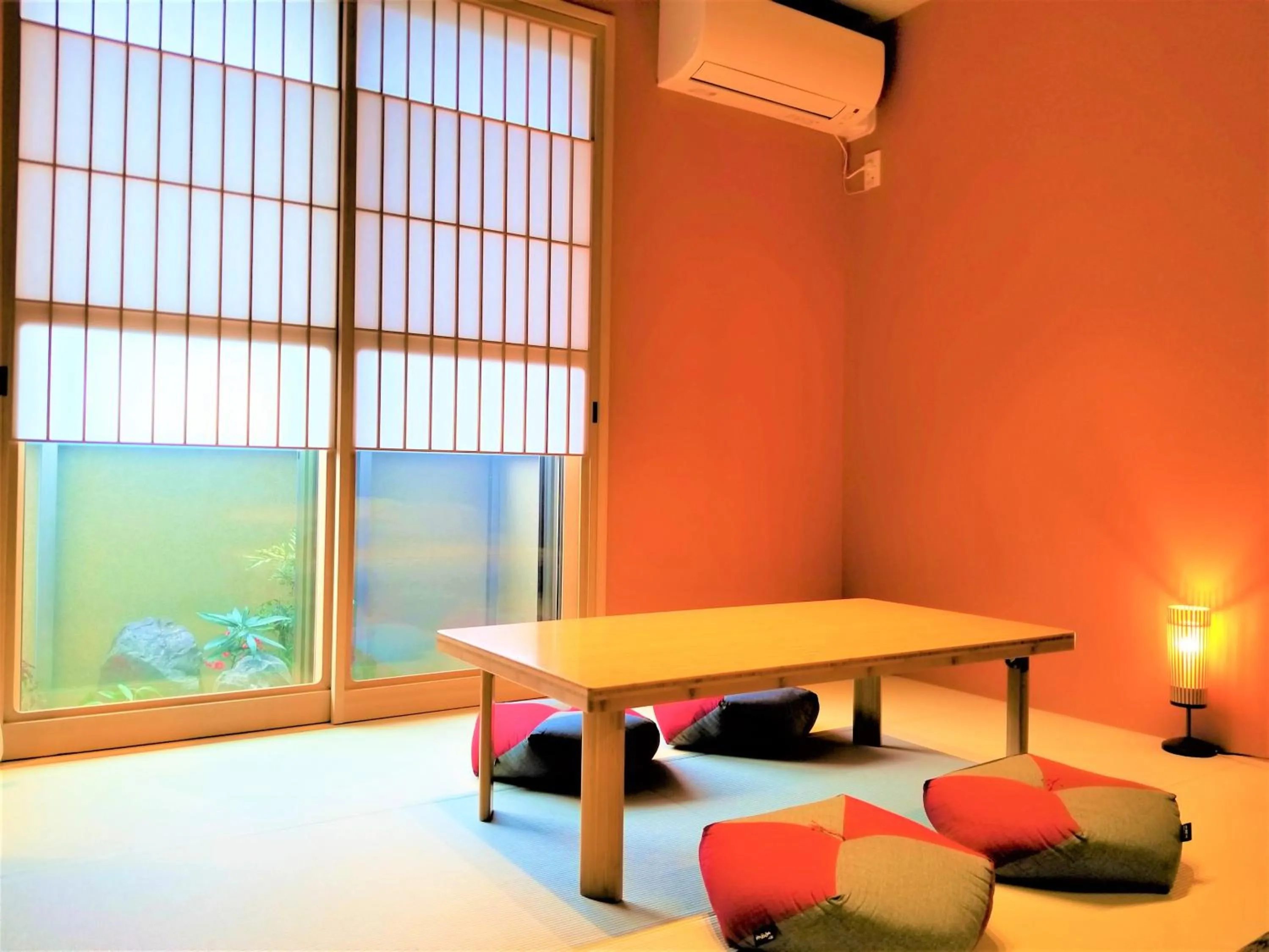 Photo of the whole room in Hanaakari