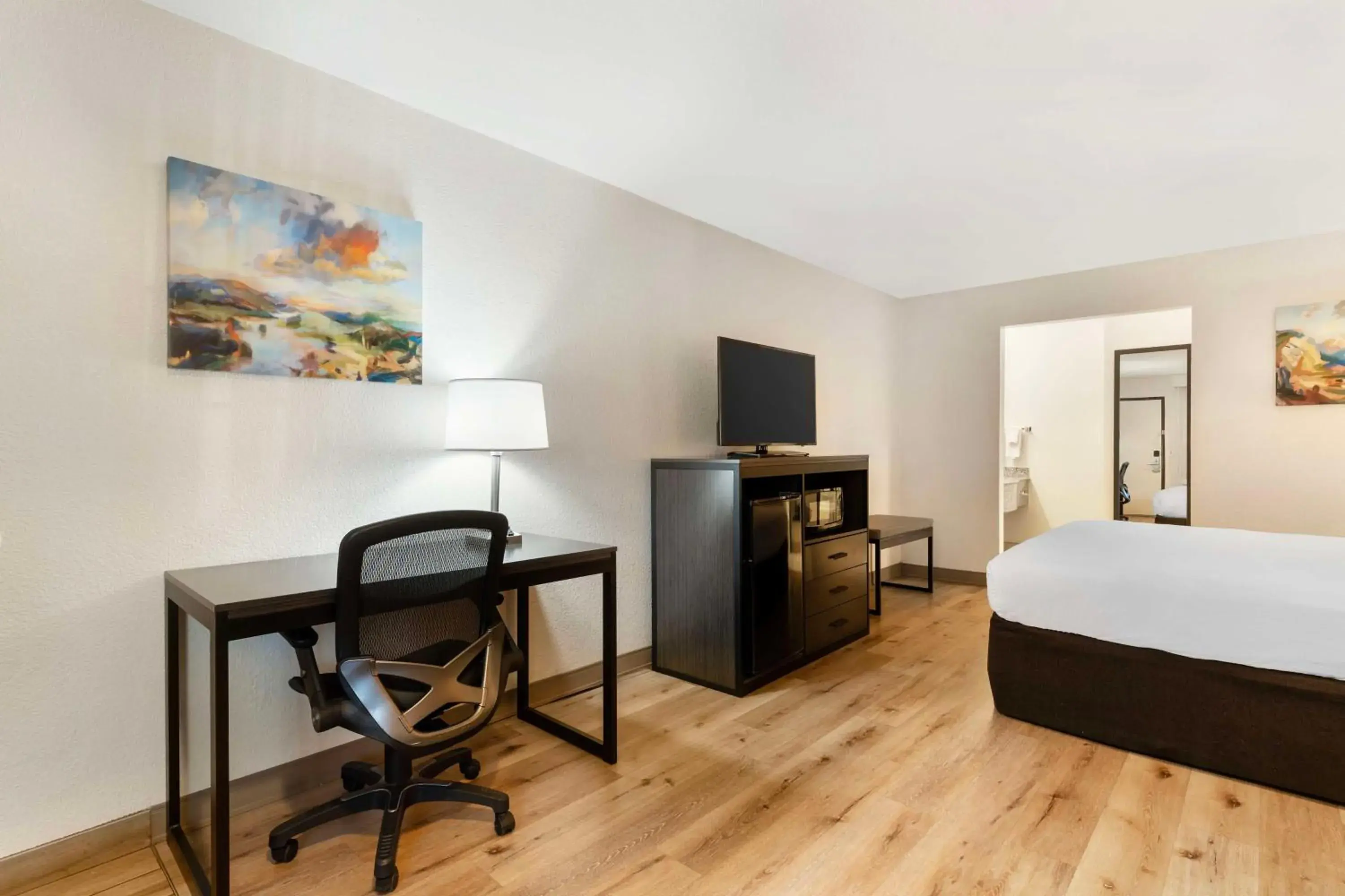 Queen Room with Sofa Bed - Non-Smoking in Sonoma Winegrower's Inn Queen Room with Sofa Bed - Non-Smoking in Sonoma Winegrower's Inn