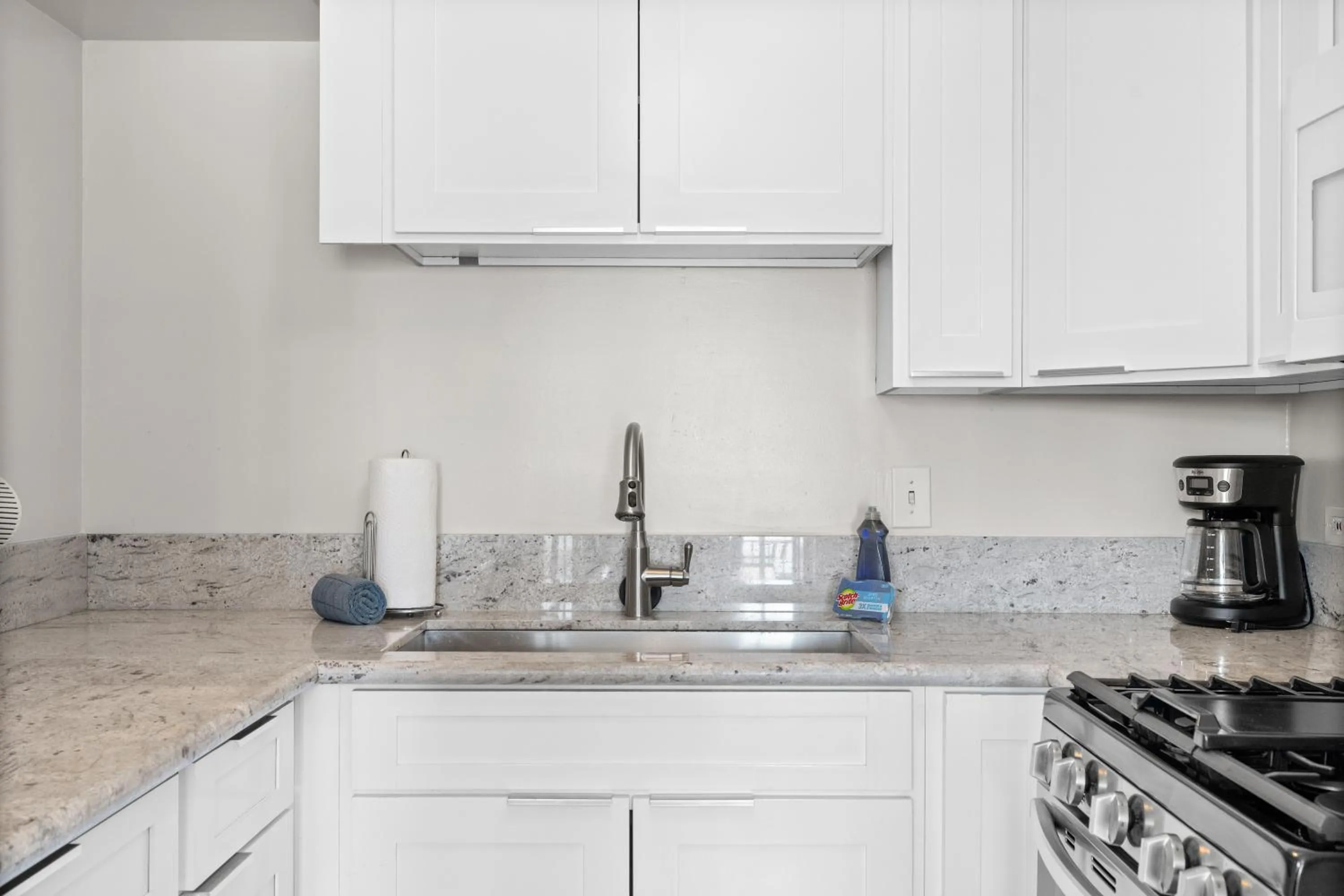 Ocean View from Lanais-2 Blocks to Waikiki Beach