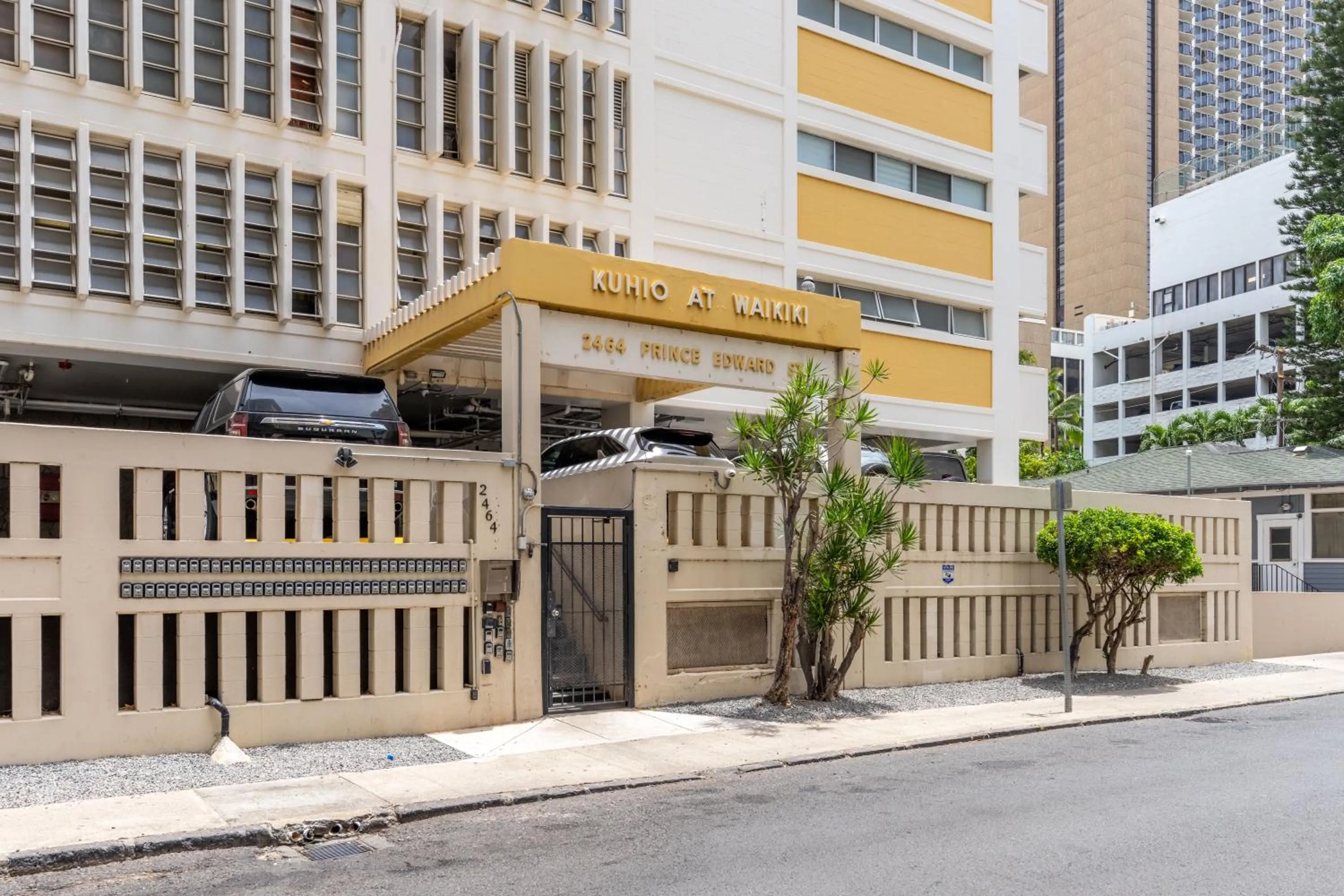 Ocean View from Lanais-2 Blocks to Waikiki Beach