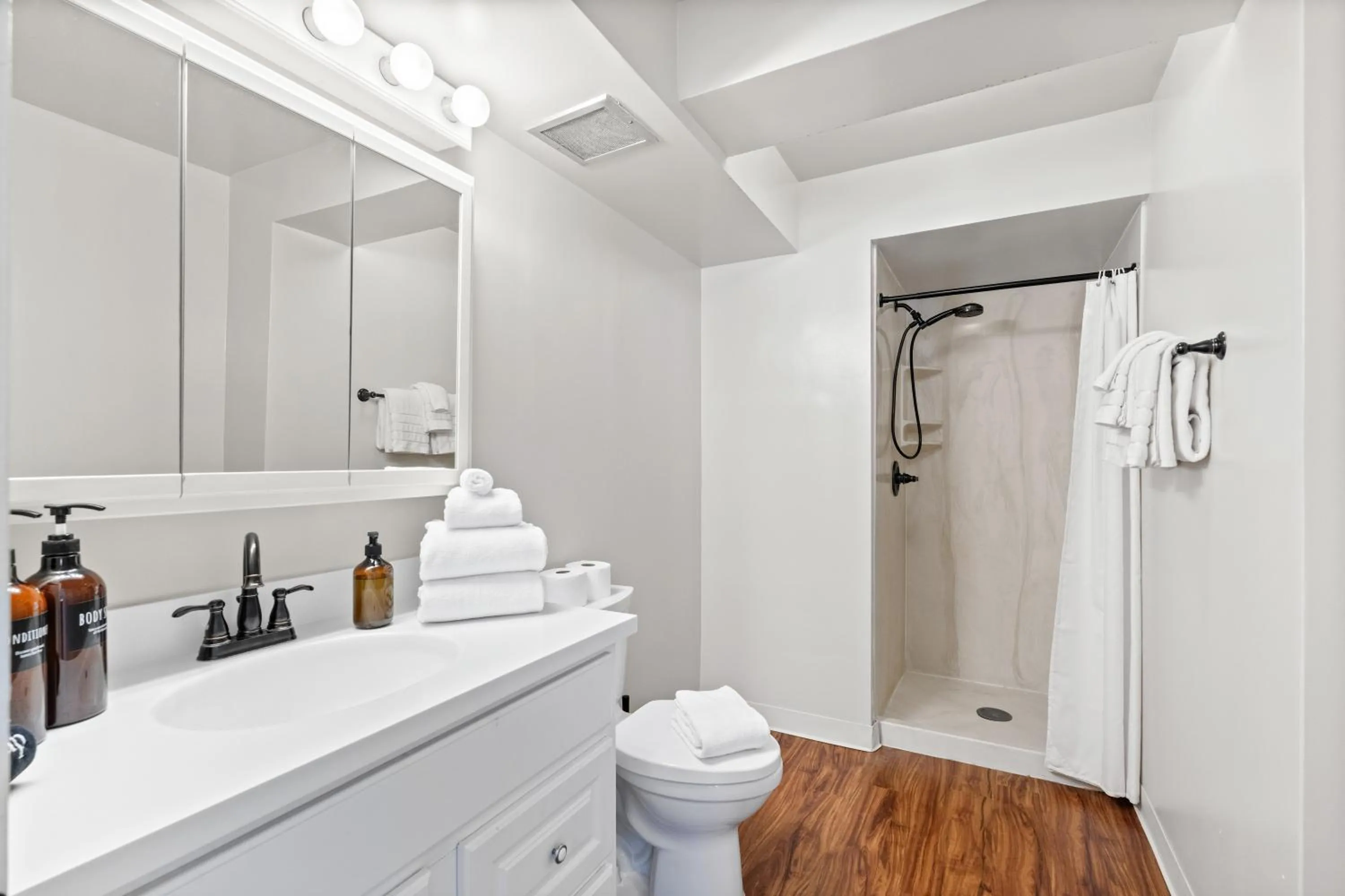 Ocean View from Lanais-2 Blocks to Waikiki Beach