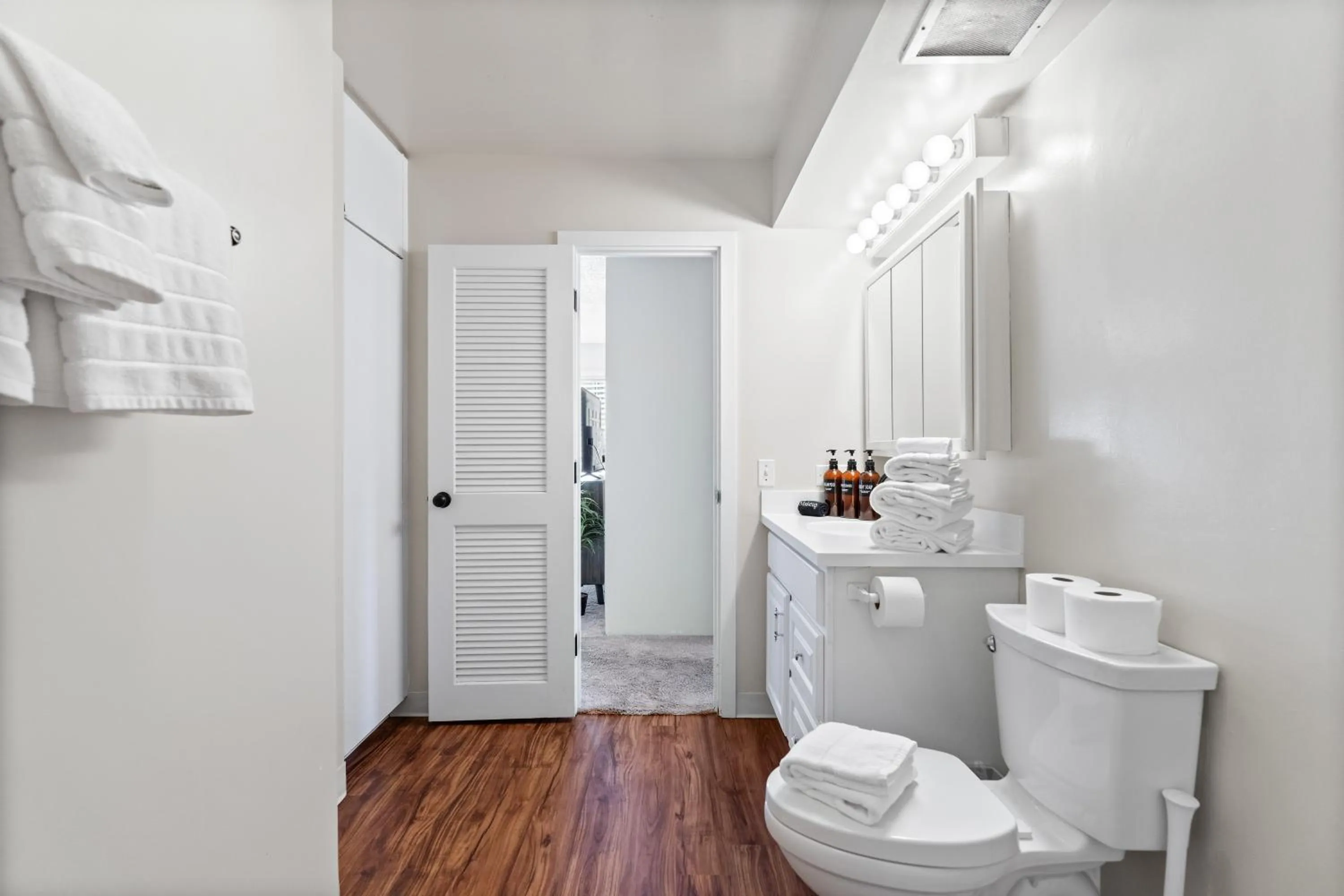 Ocean View from Lanais-2 Blocks to Waikiki Beach