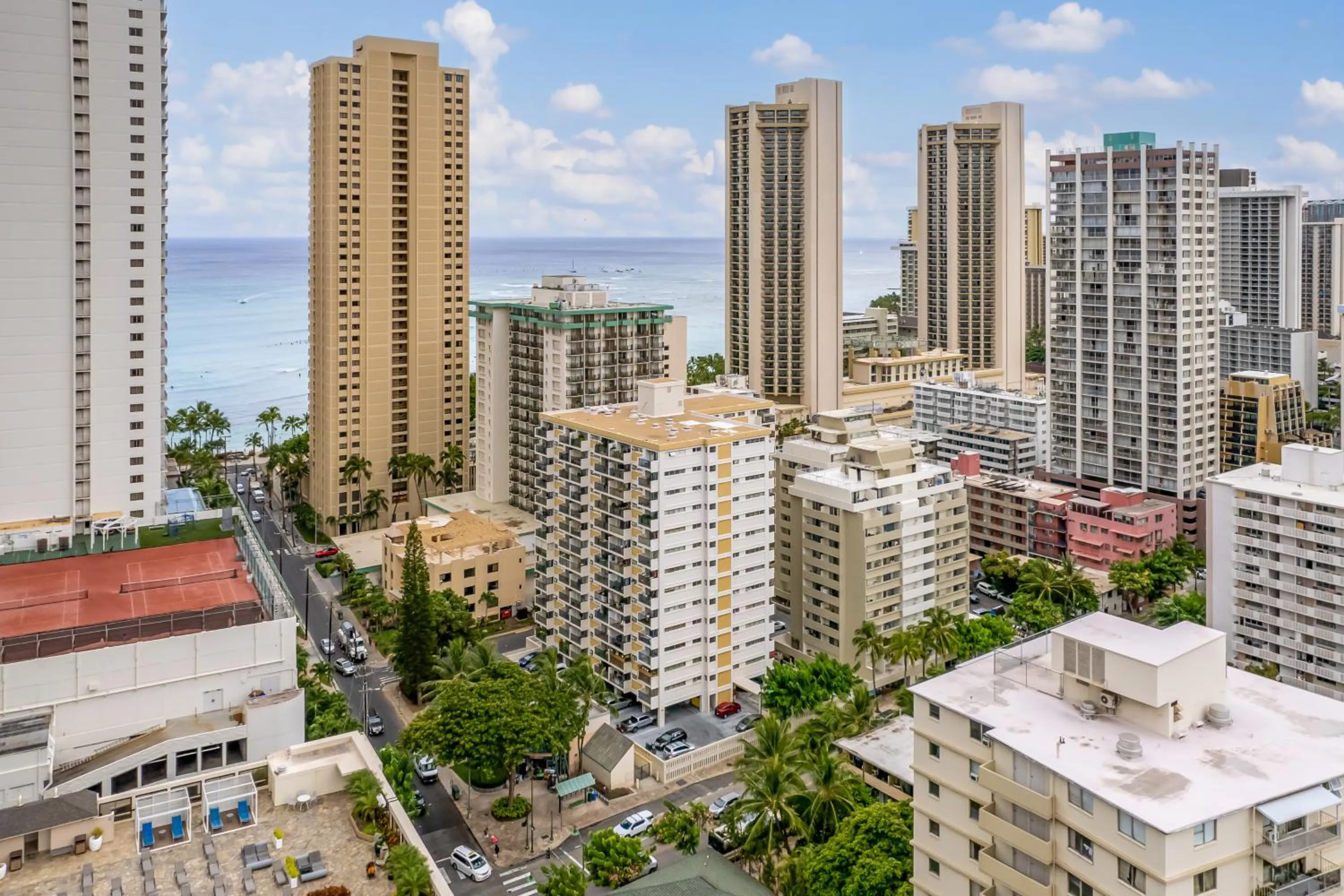 Ocean View from Lanais-2 Blocks to Waikiki Beach