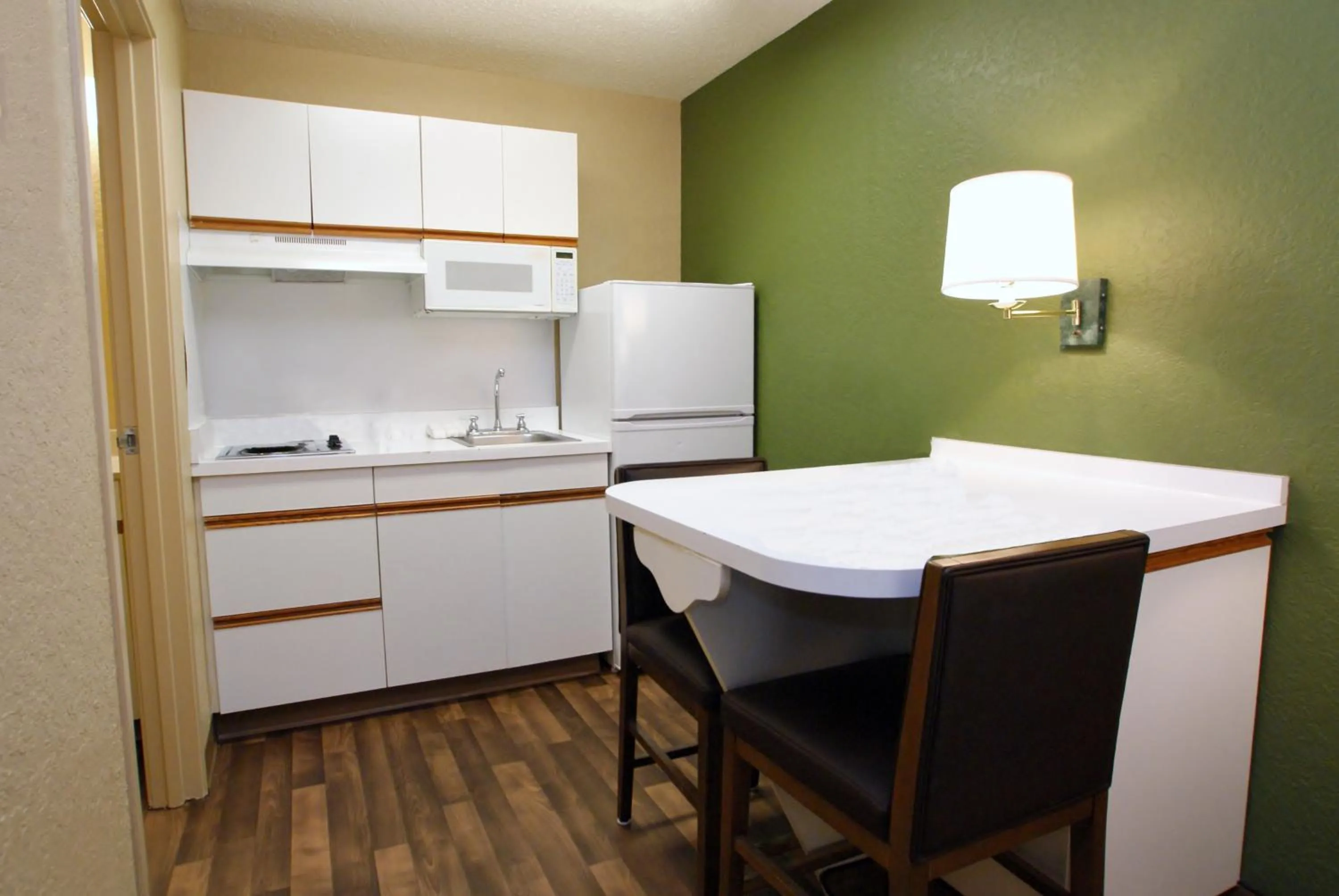 Kitchen or kitchenette in Extended Stay America Suites - Portland - Beaverton