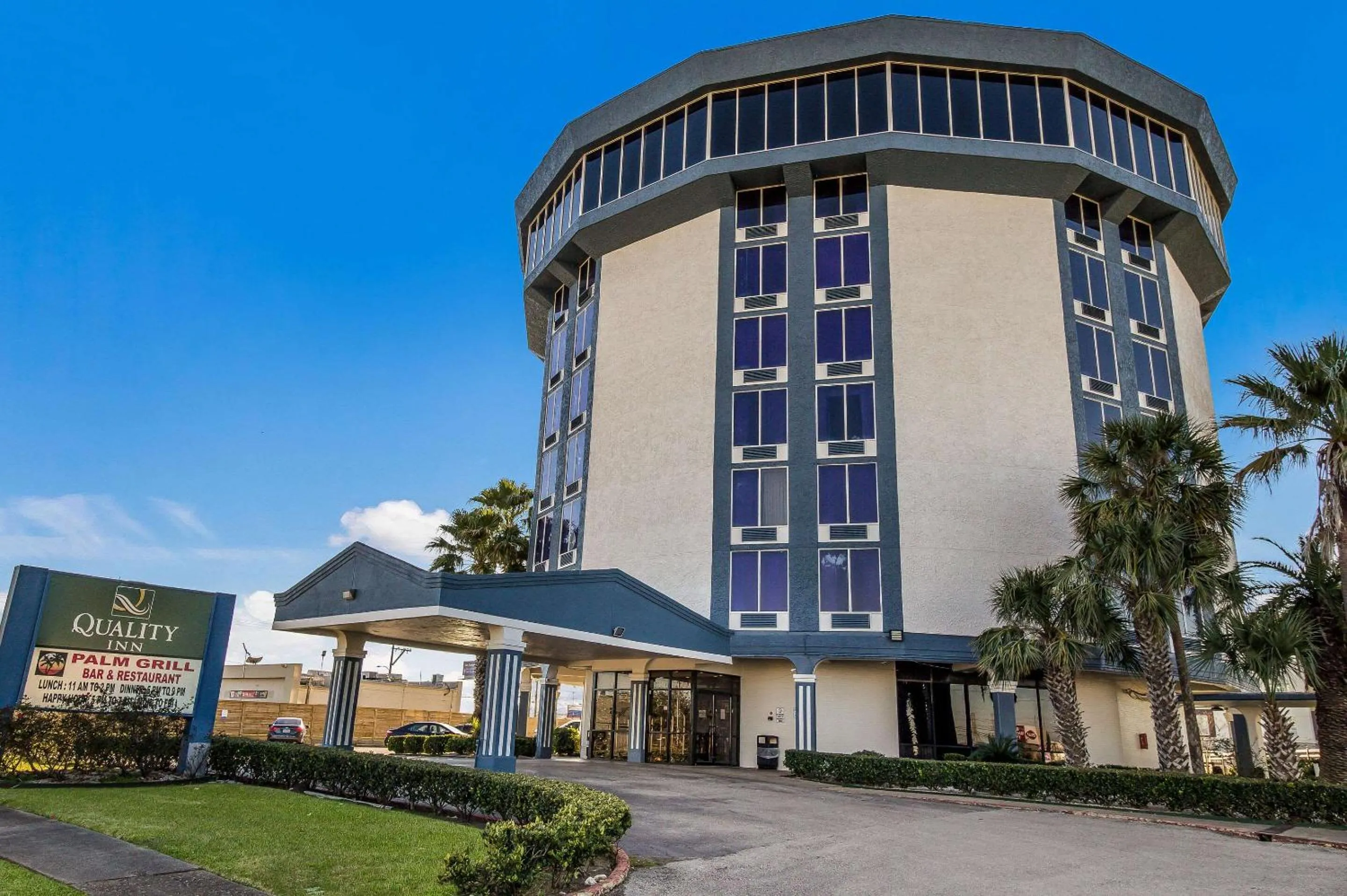 Property building in Quality Inn Pasadena - Houston East