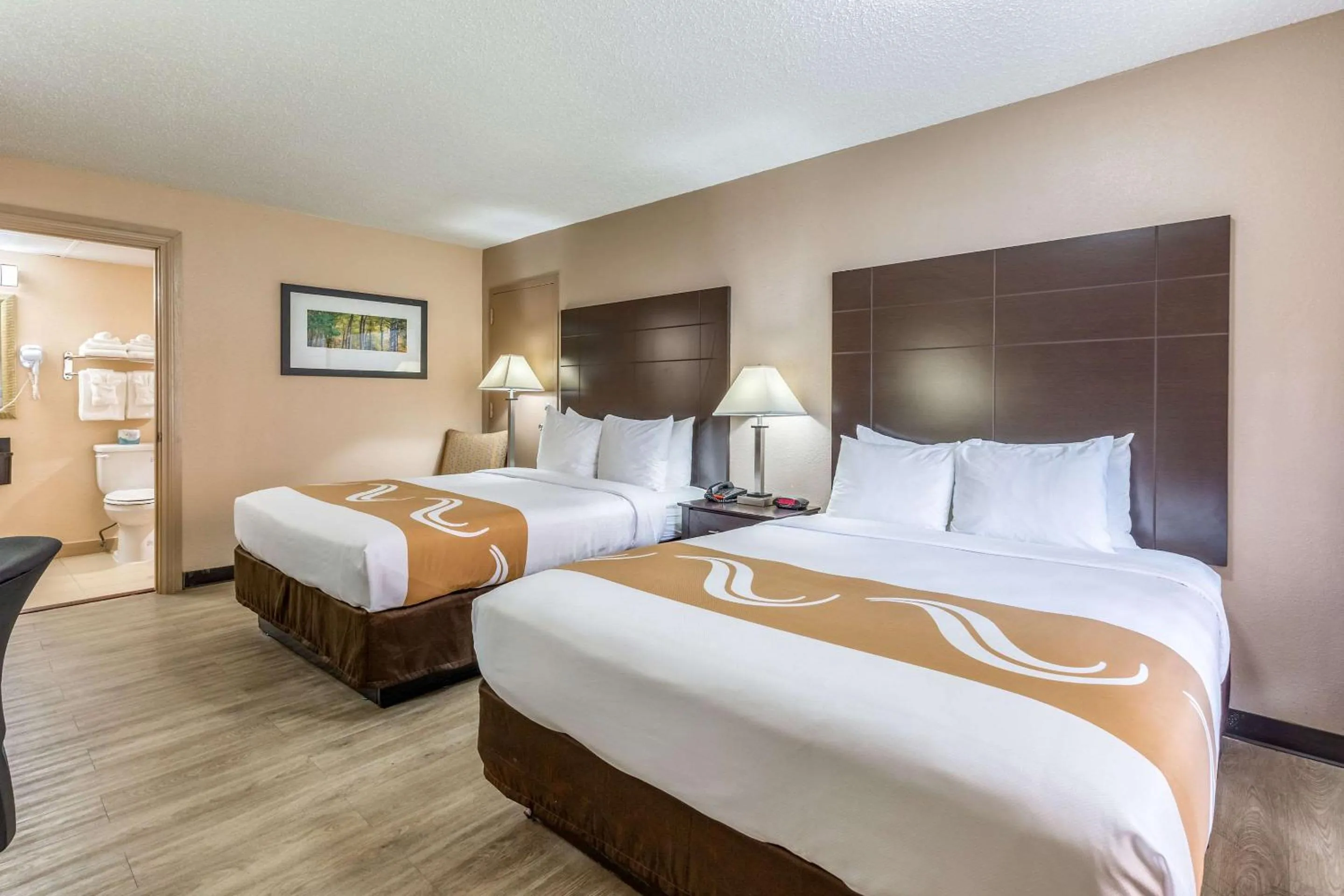 Photo of the whole room, Bed in Quality Inn Pasadena - Houston East