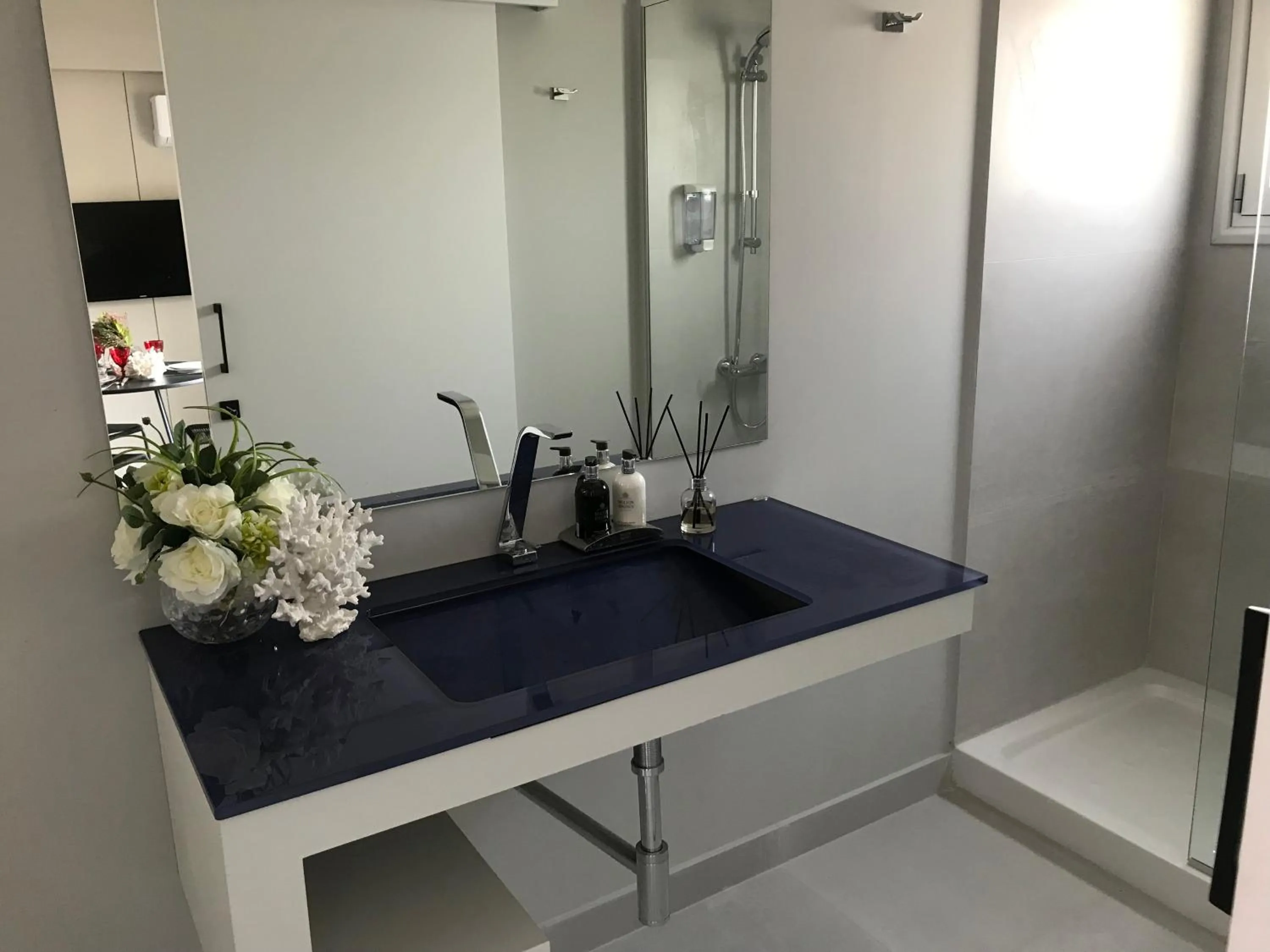 Bathroom in Levante Holiday Apartments