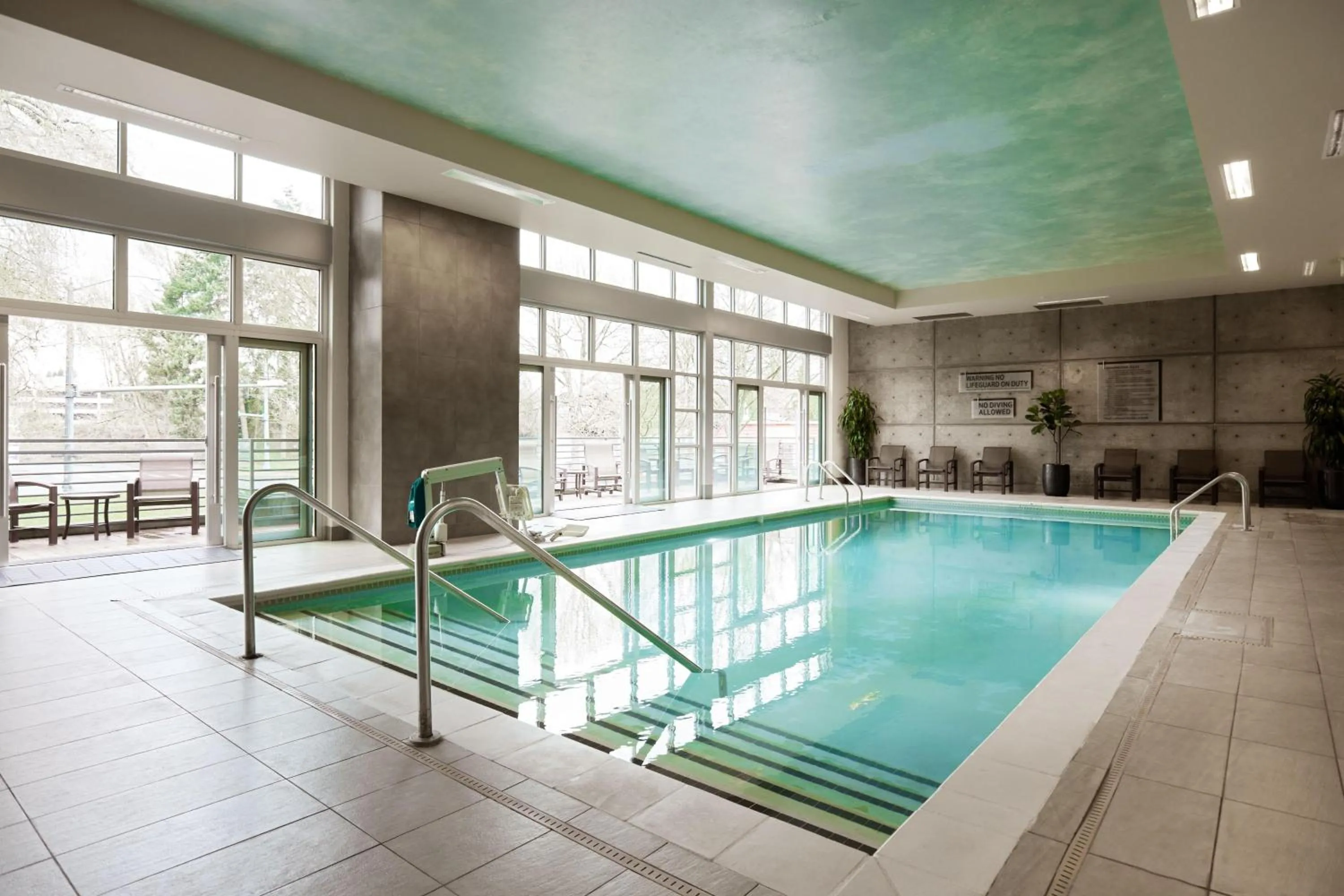 Swimming pool in Hyatt House Seattle/Redmond