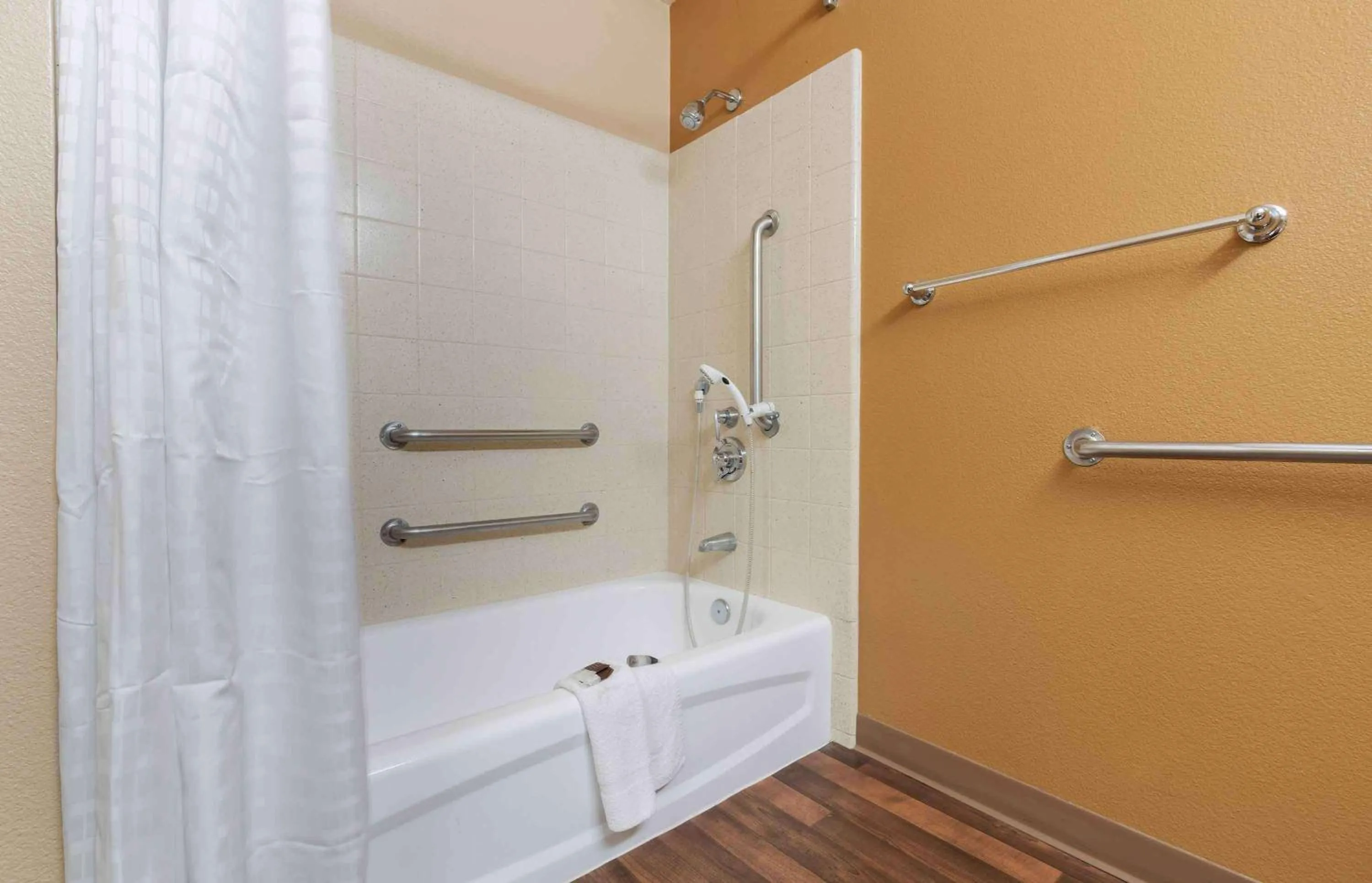 Bathroom in Extended Stay America Suites - Sacramento - South Natomas