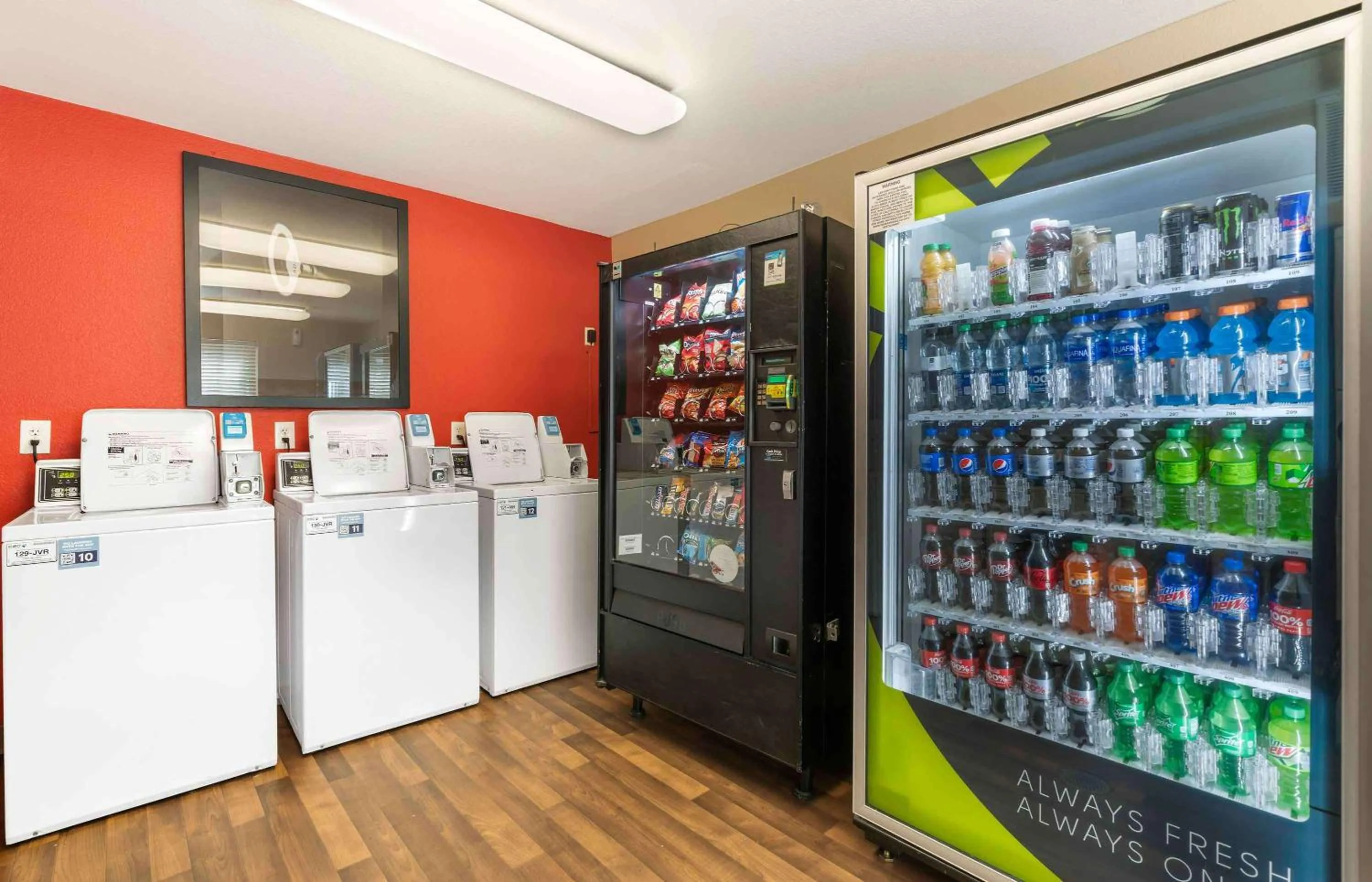 Property building in Extended Stay America Suites - Sacramento - South Natomas