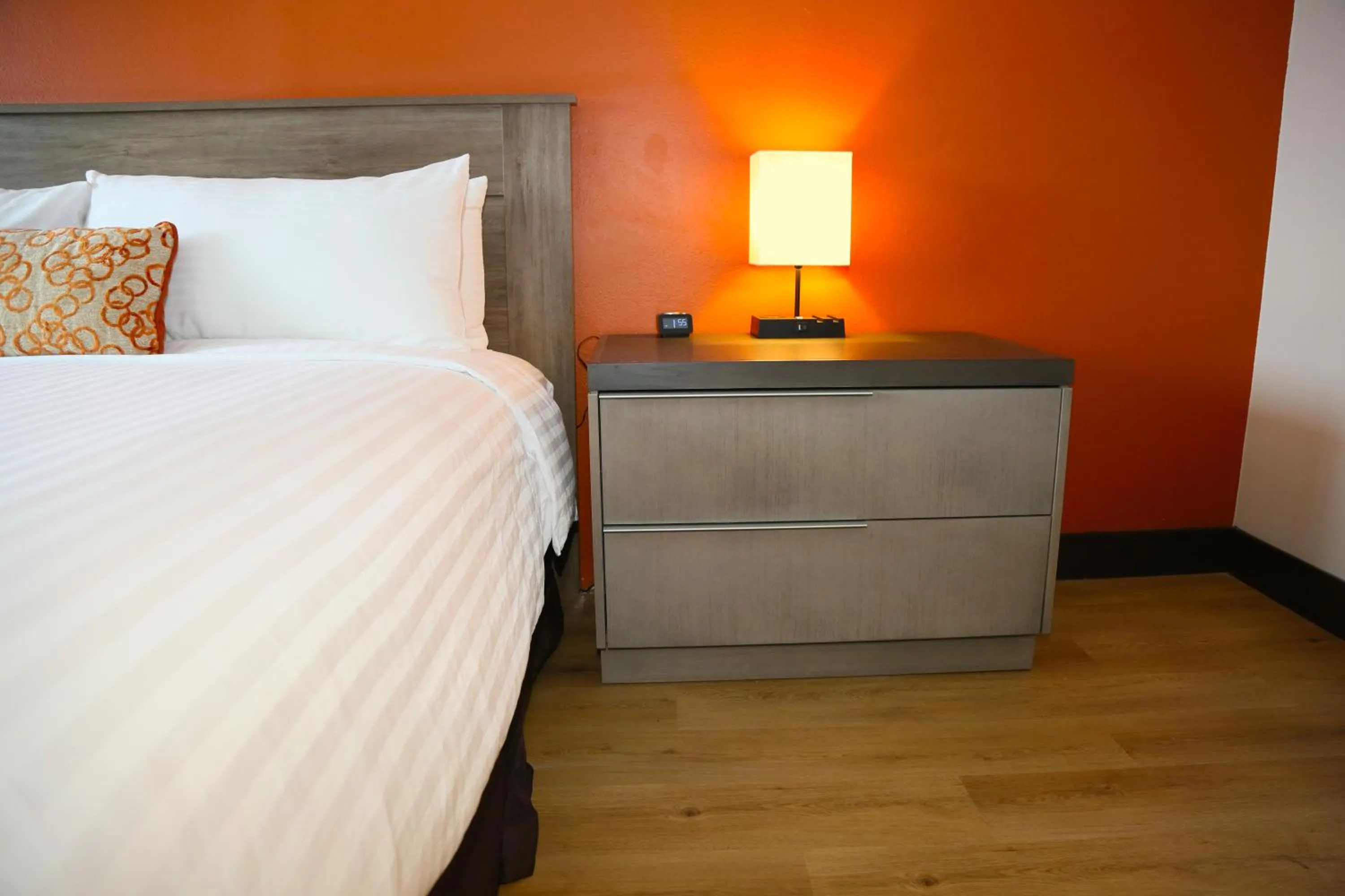 Bed in Lincoln Hotel Monterey Park Los Angeles