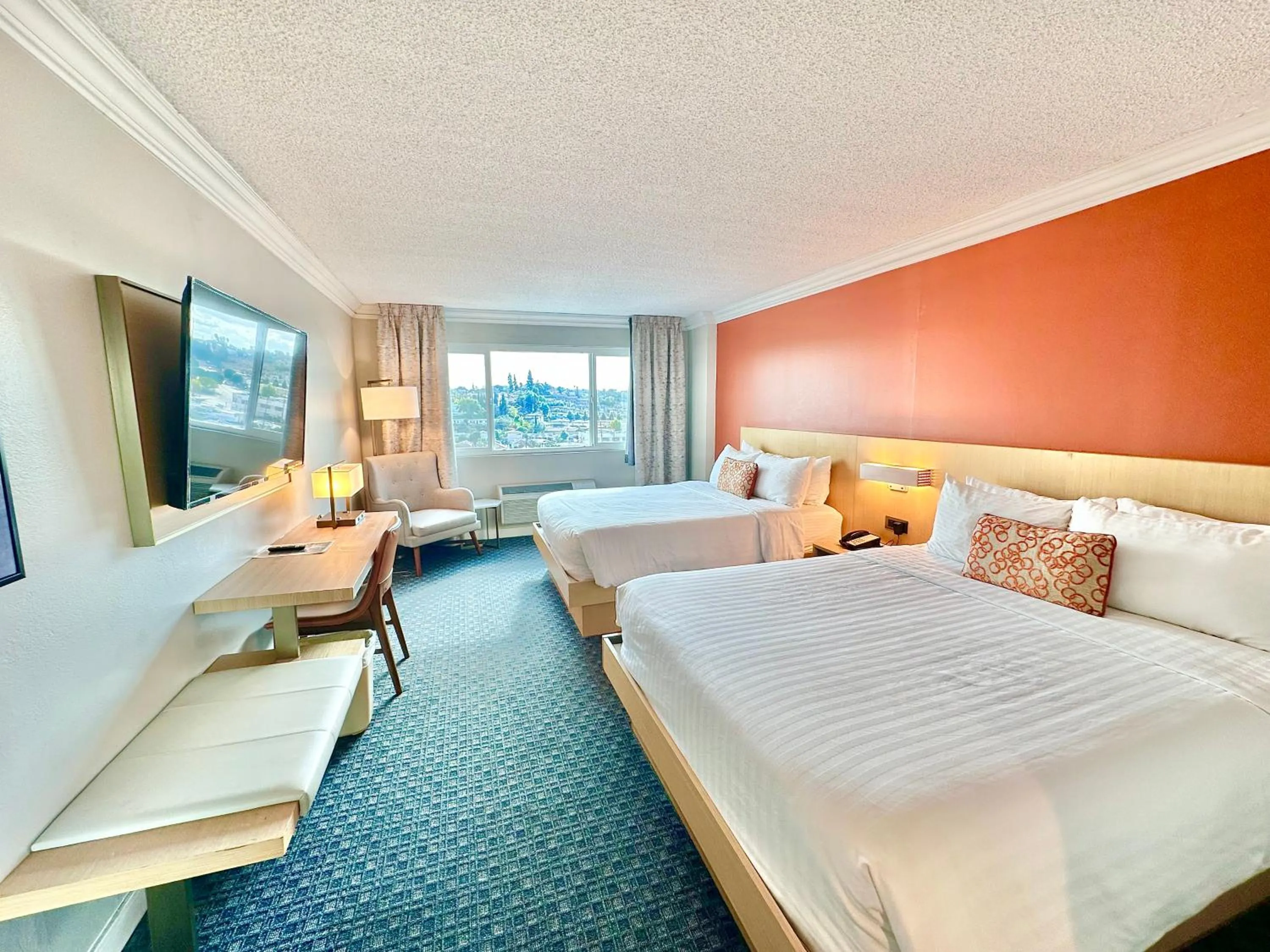 Bed in Lincoln Hotel Monterey Park Los Angeles