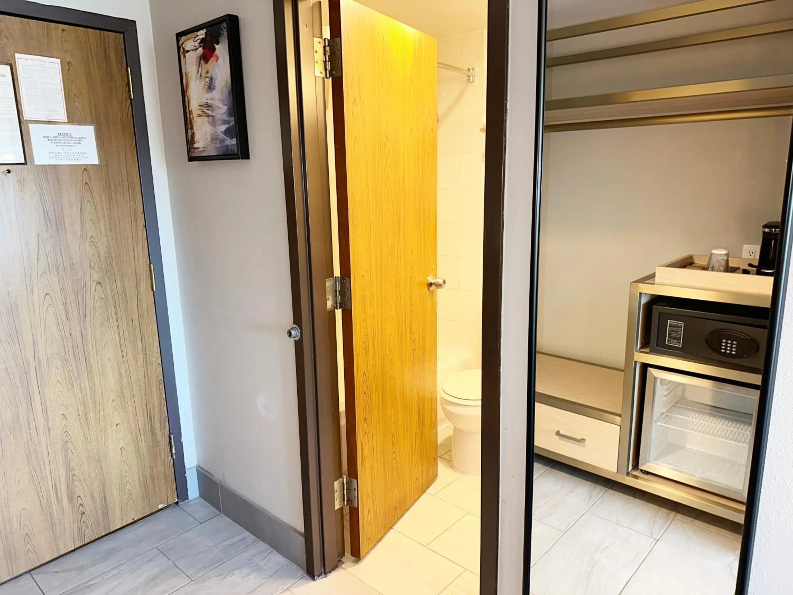 wardrobe in Lincoln Hotel Monterey Park Los Angeles