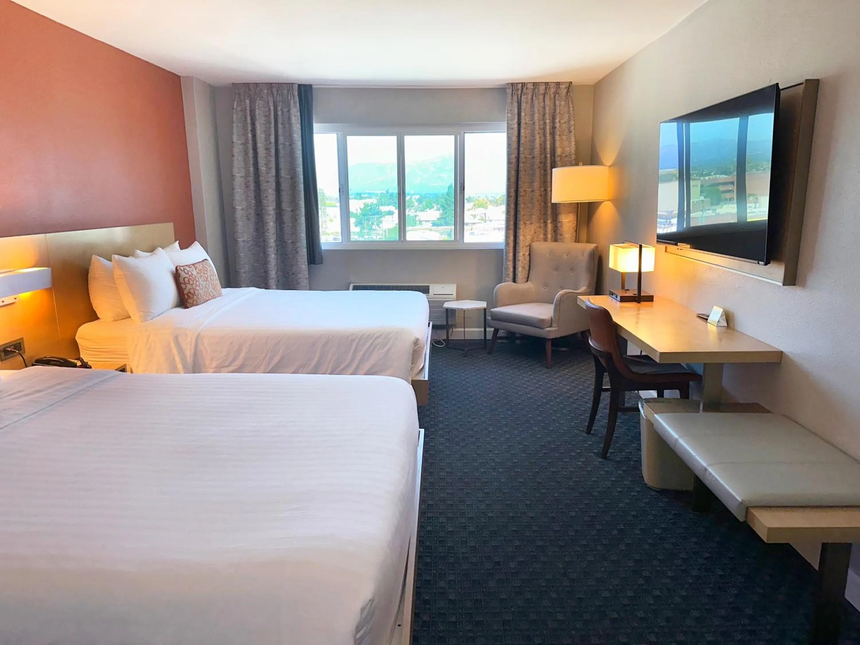 Photo of the whole room, Bed in Lincoln Hotel Monterey Park Los Angeles