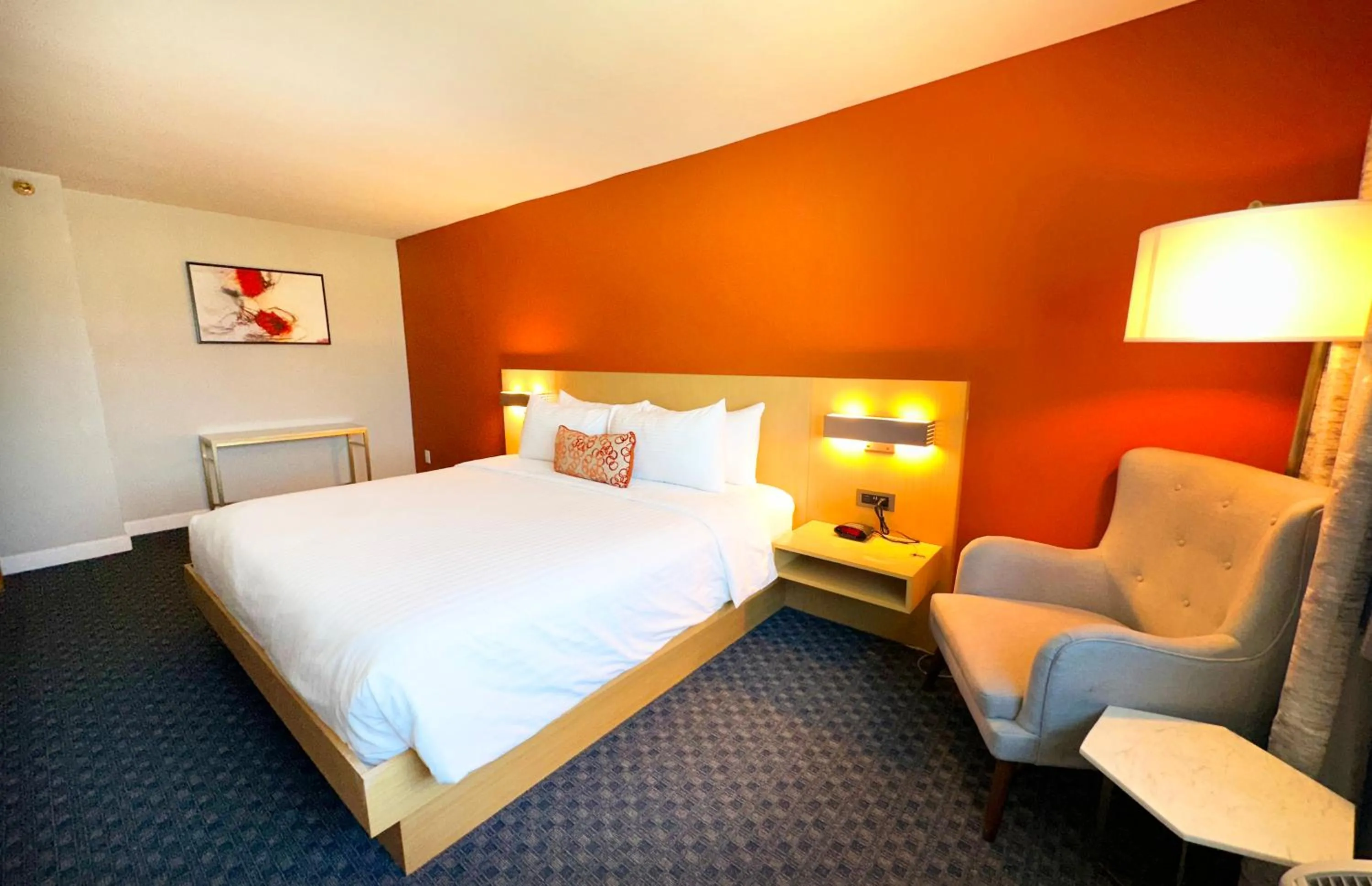 Bedroom, Bed in Lincoln Hotel Monterey Park Los Angeles