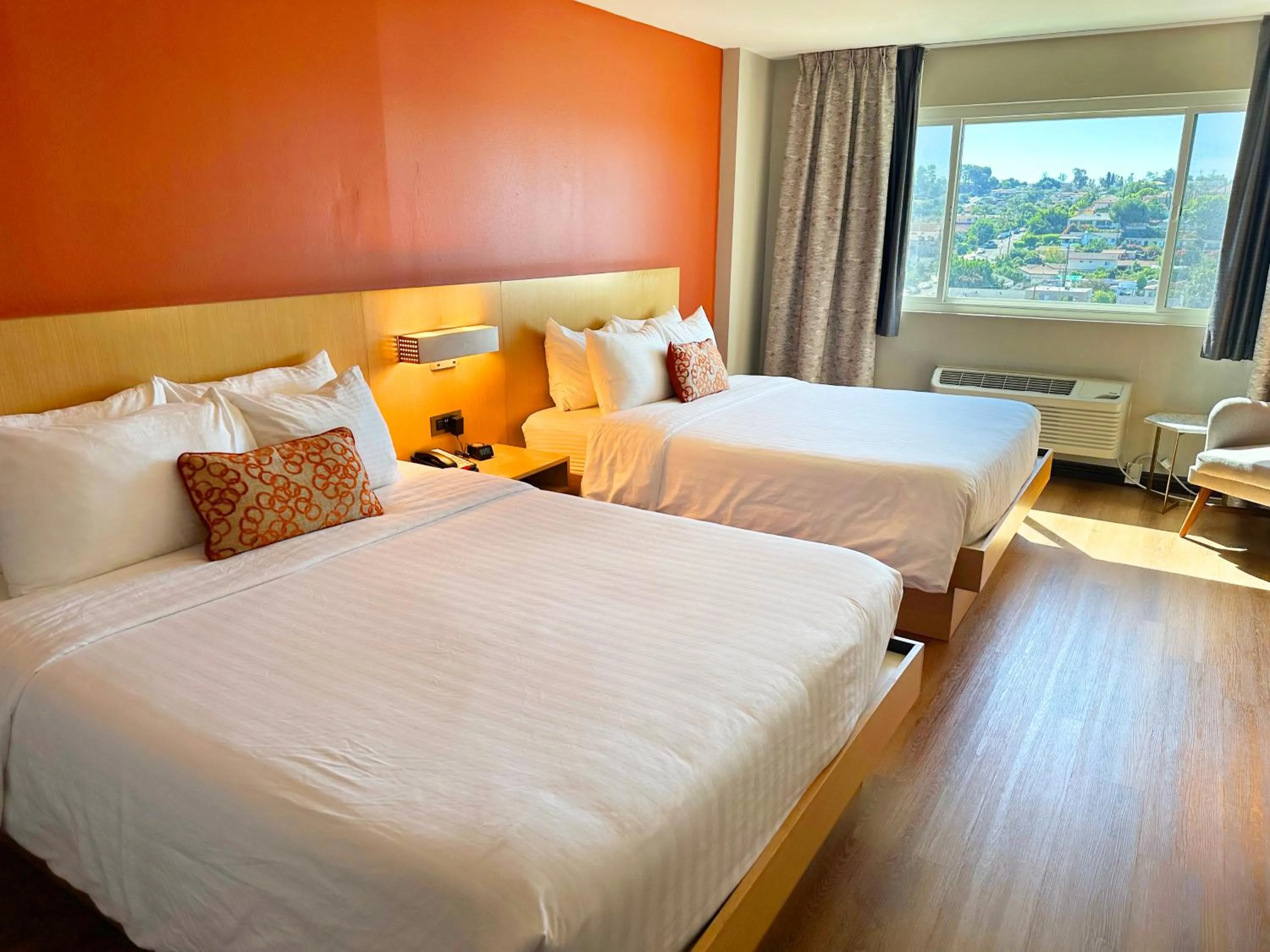 Bed in Lincoln Hotel Monterey Park Los Angeles