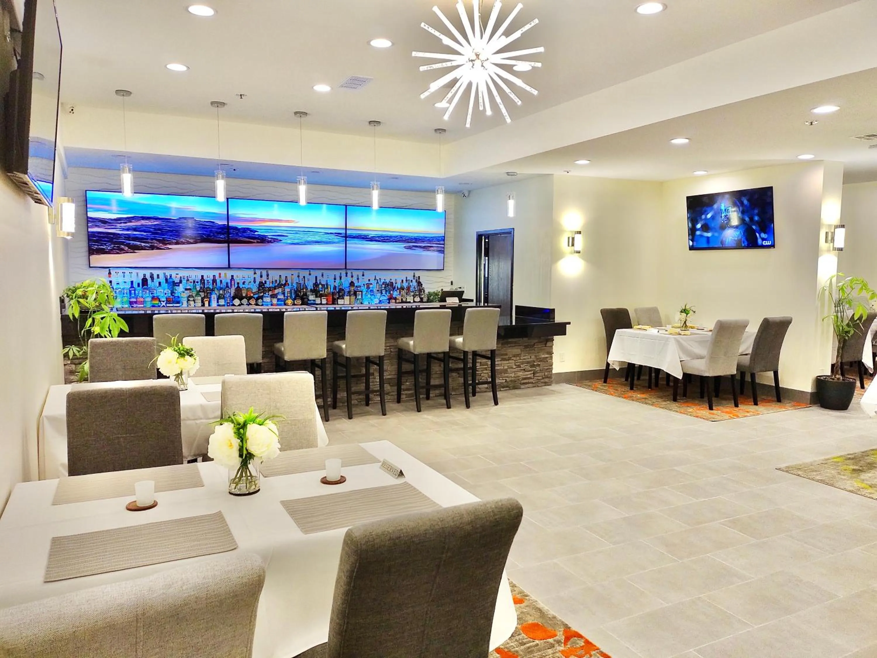 Lounge or bar in Lincoln Hotel Monterey Park Los Angeles