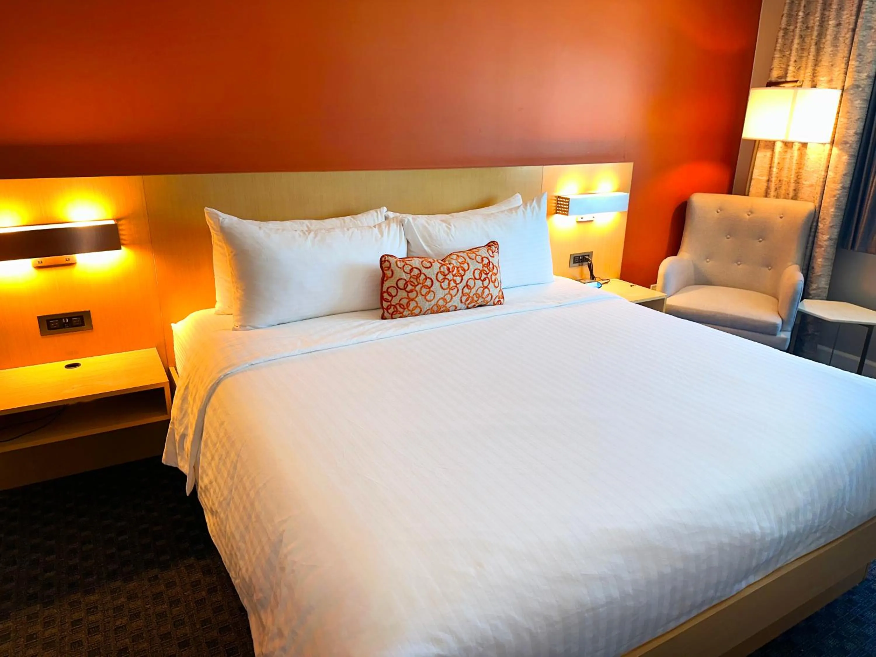 Bed in Lincoln Hotel Monterey Park Los Angeles