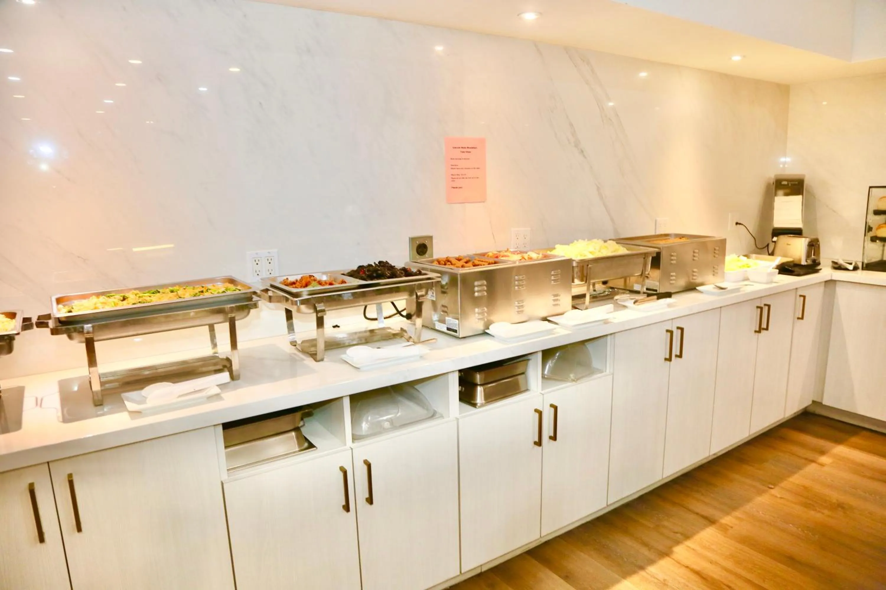 Restaurant/places to eat in Lincoln Hotel Monterey Park Los Angeles