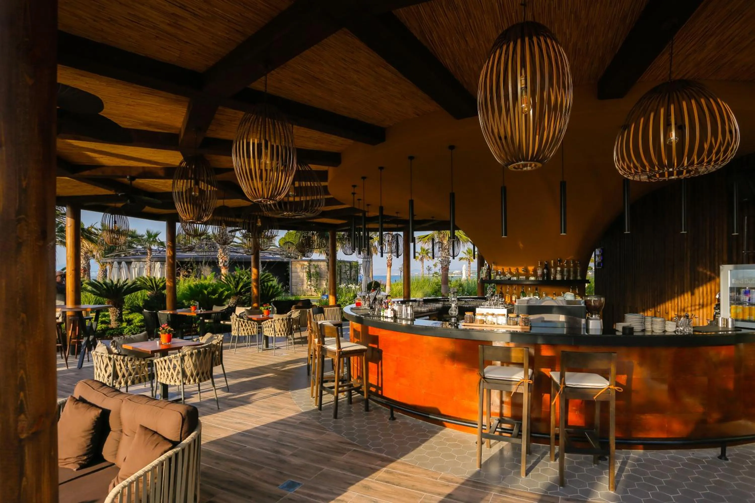 Lounge or bar in Reges, a Luxury Collection Resort & Spa, Cesme