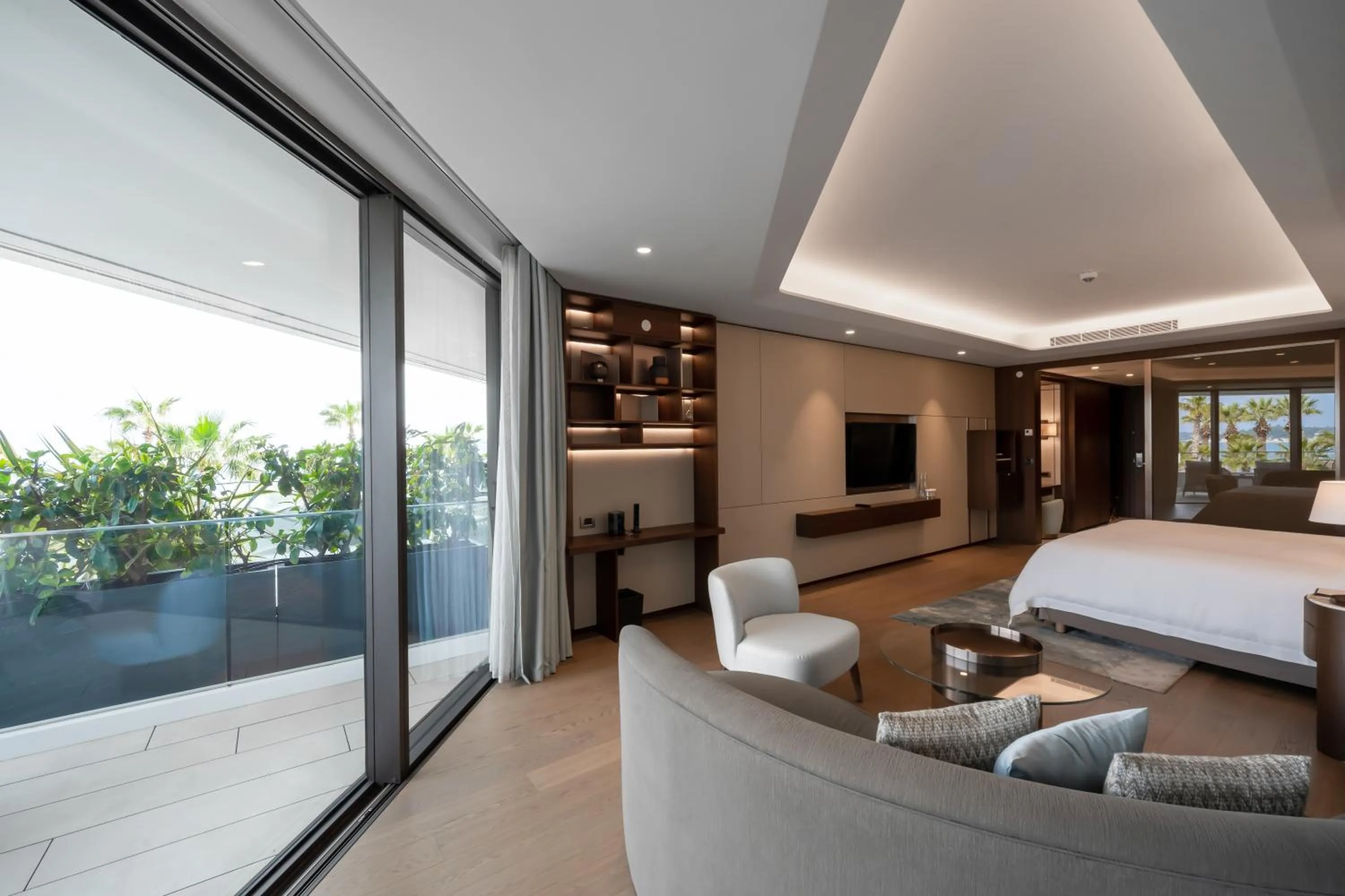 TV and multimedia in Reges, a Luxury Collection Resort & Spa, Cesme