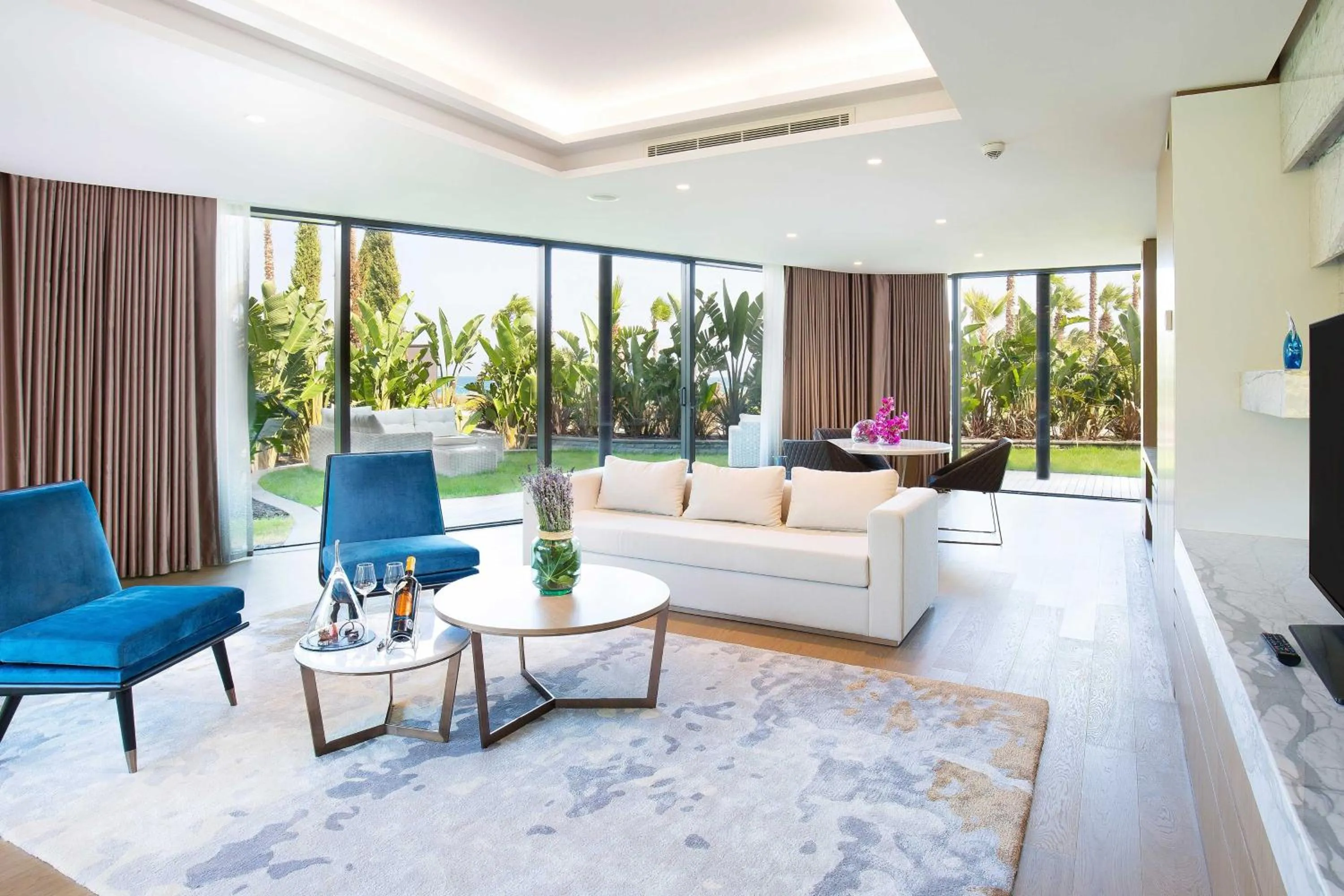 Living room in Reges, a Luxury Collection Resort & Spa, Cesme