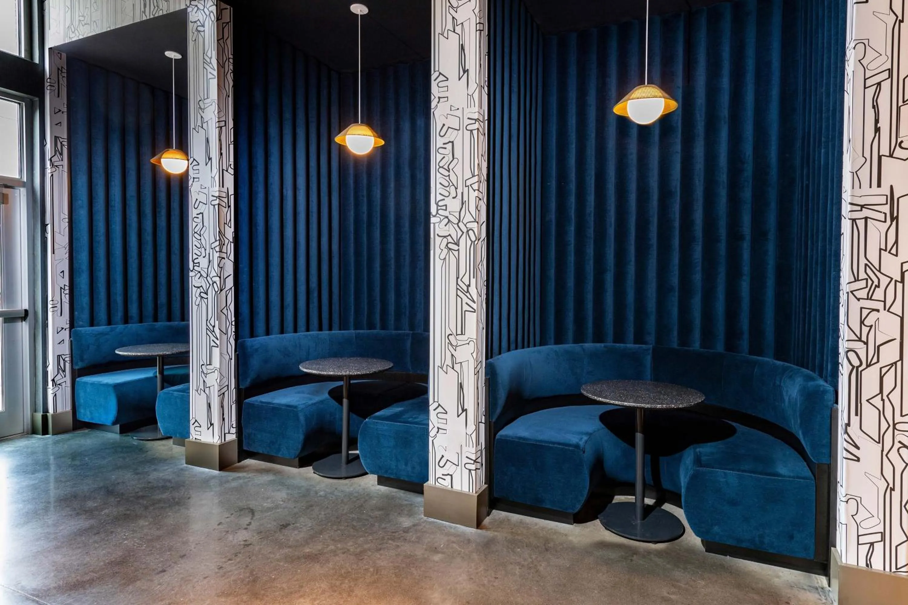 Lounge or bar in Aloft Savannah Downtown Historic District