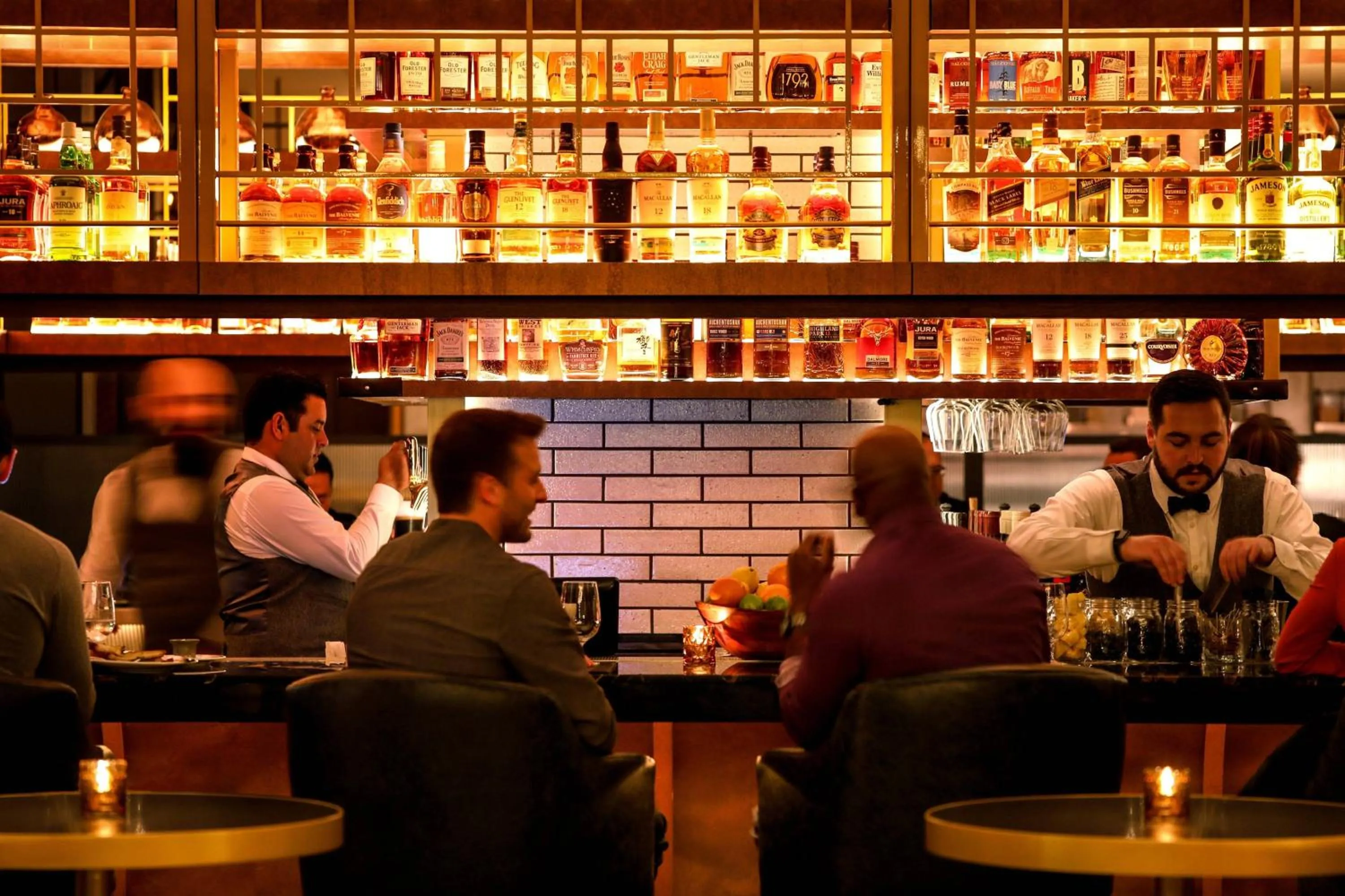 Lounge or bar in Hotel Distil, Autograph Collection