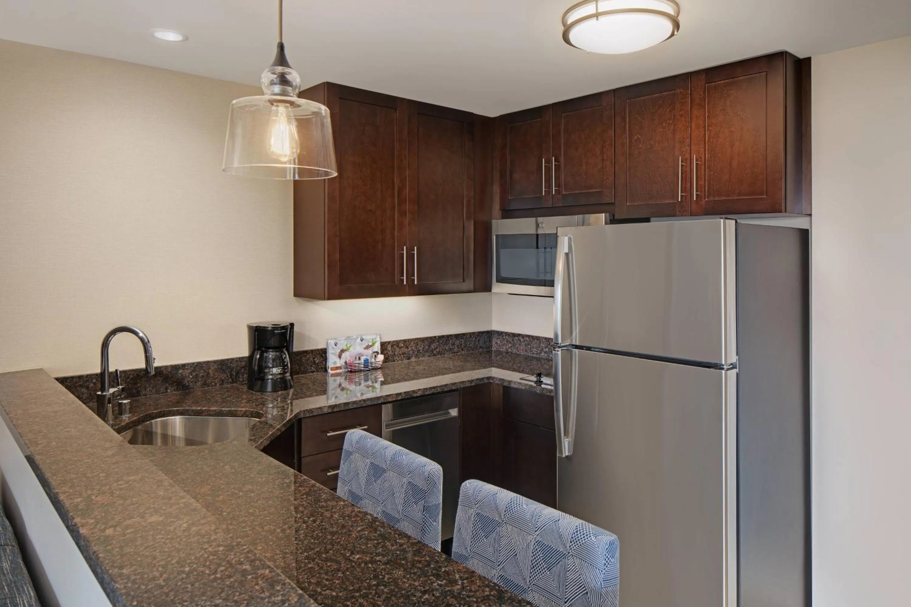 Kitchen or kitchenette in Residence Inn by Marriott Seattle South/Renton