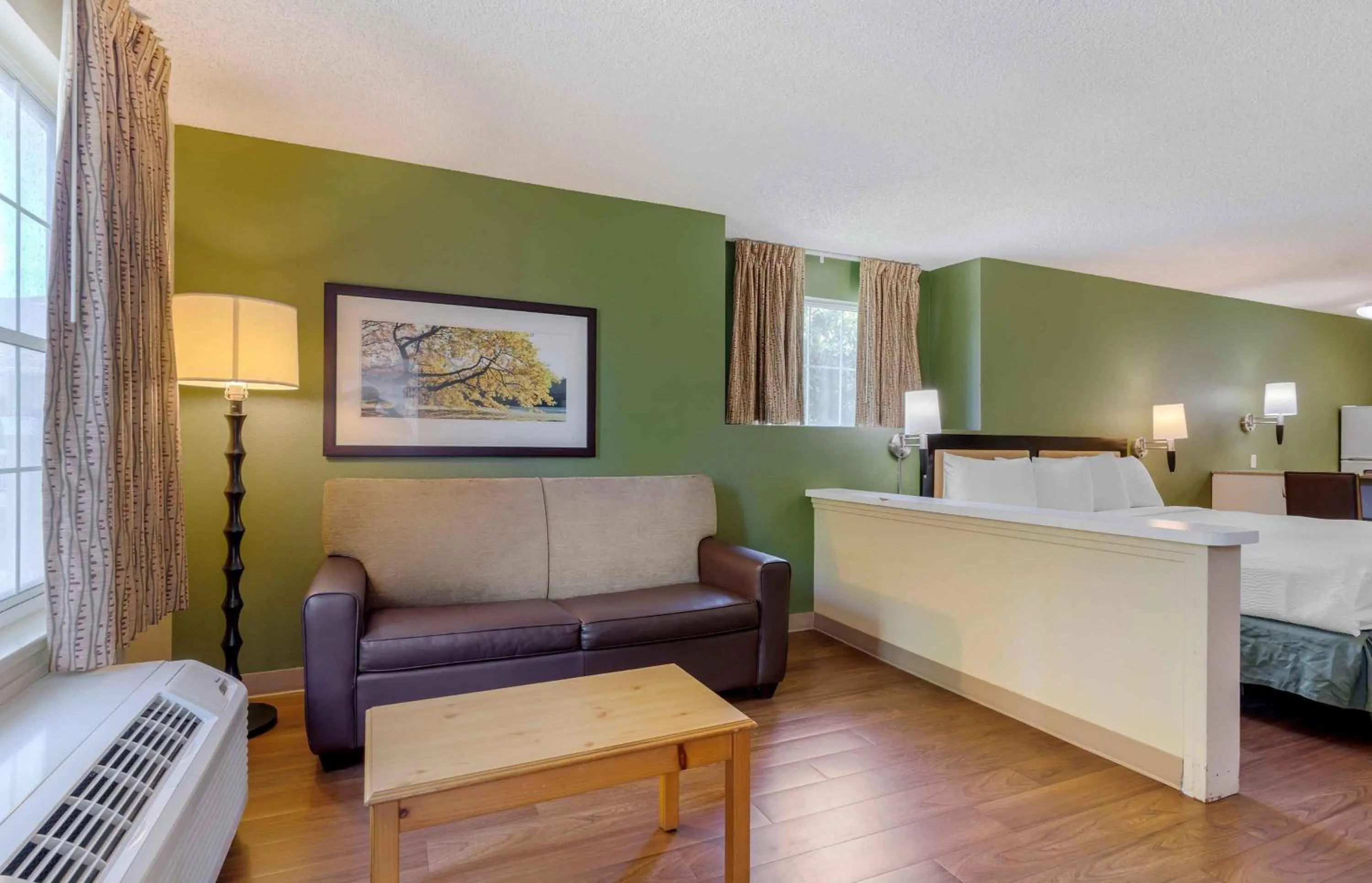 Bedroom, Bed in Extended Stay America Suites - San Jose - Sunnyvale