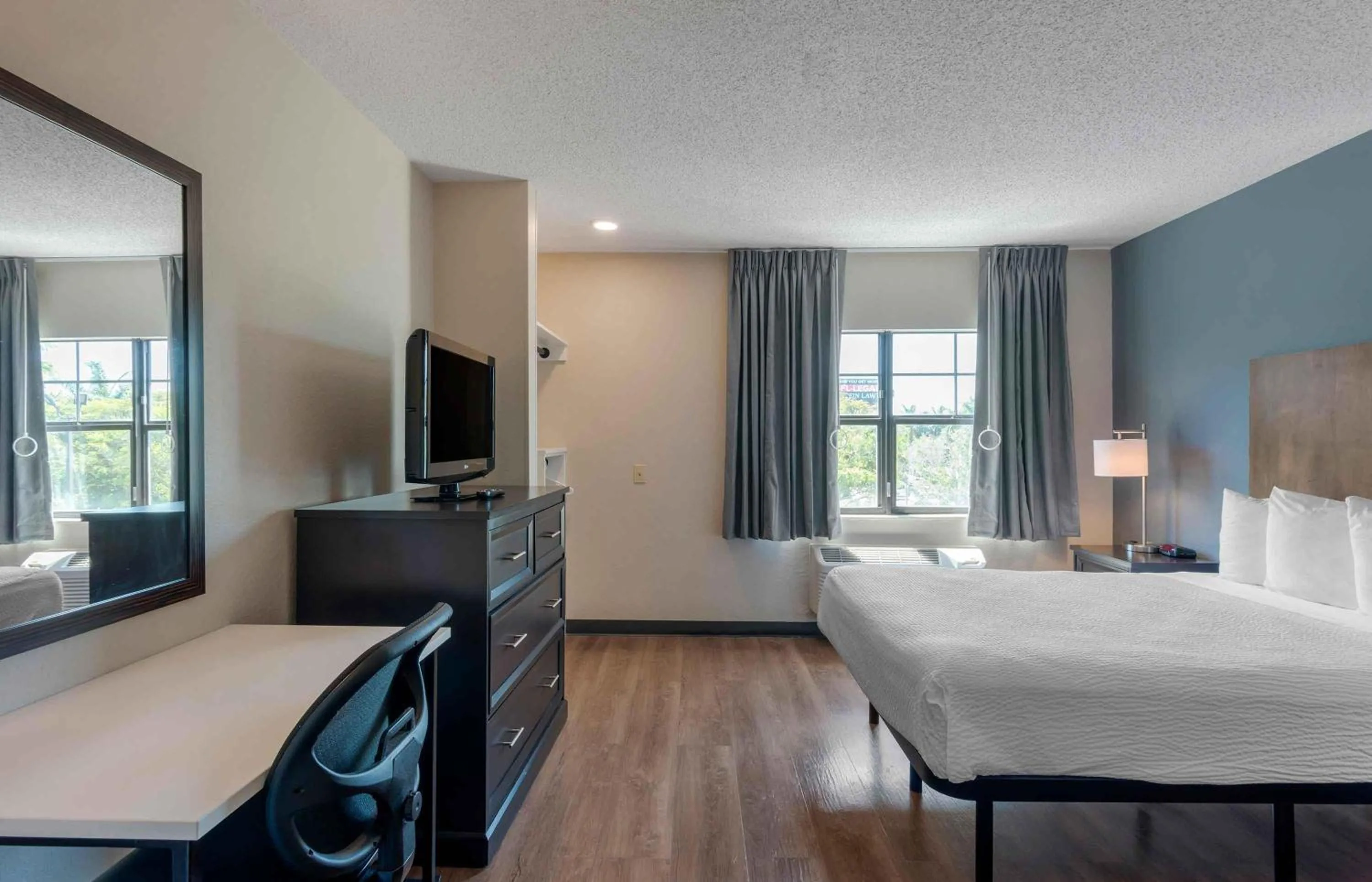 Bedroom, Bed in Extended Stay America Suites - San Jose - Sunnyvale