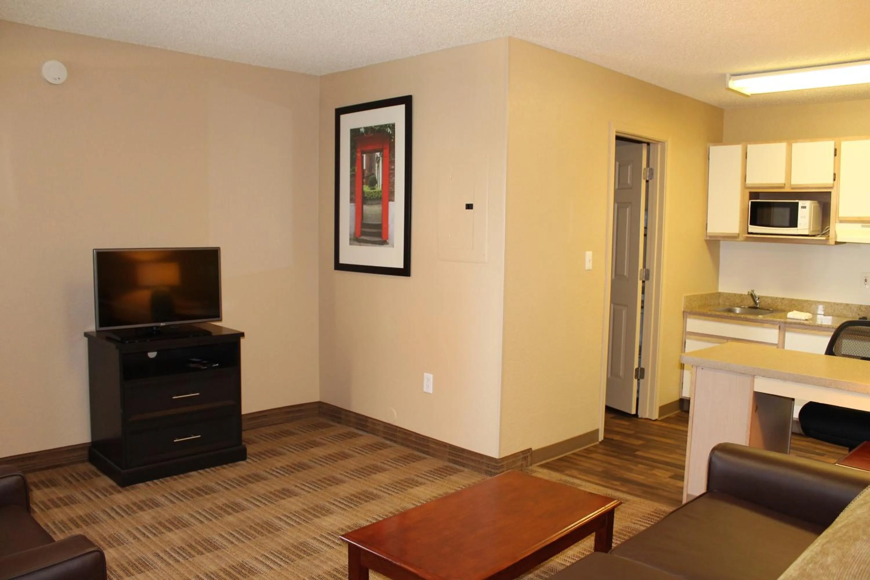 Kitchen or kitchenette in Extended Stay America Select Suites - Houston - Sugar Land