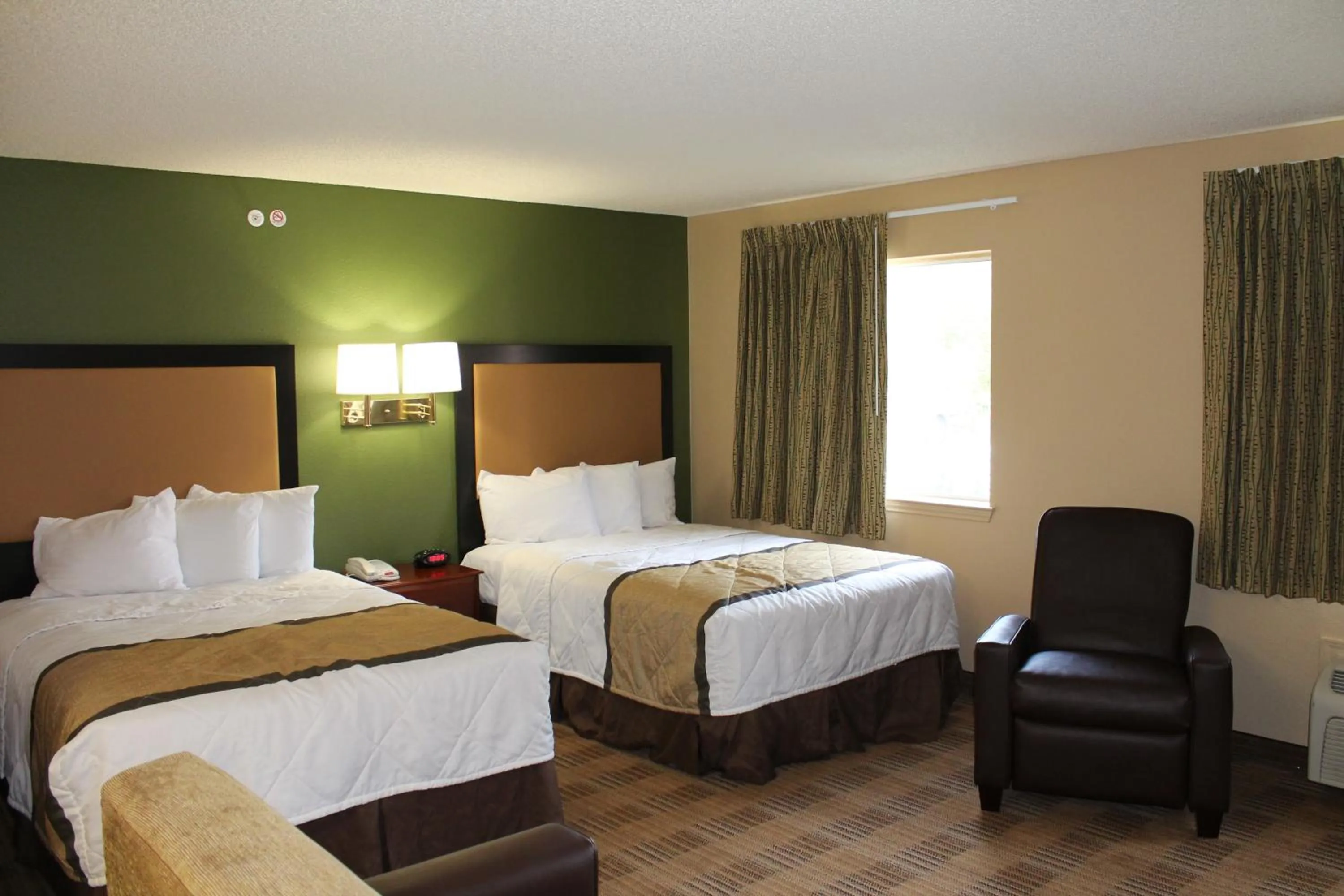 Bed in Extended Stay America Select Suites - Houston - Sugar Land
