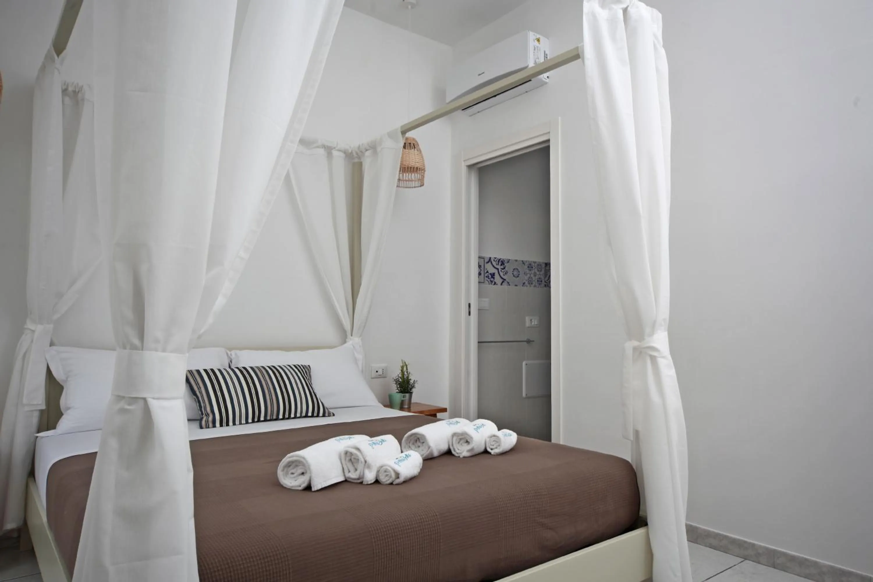 Bed in Petra Solis by Jdvacanze