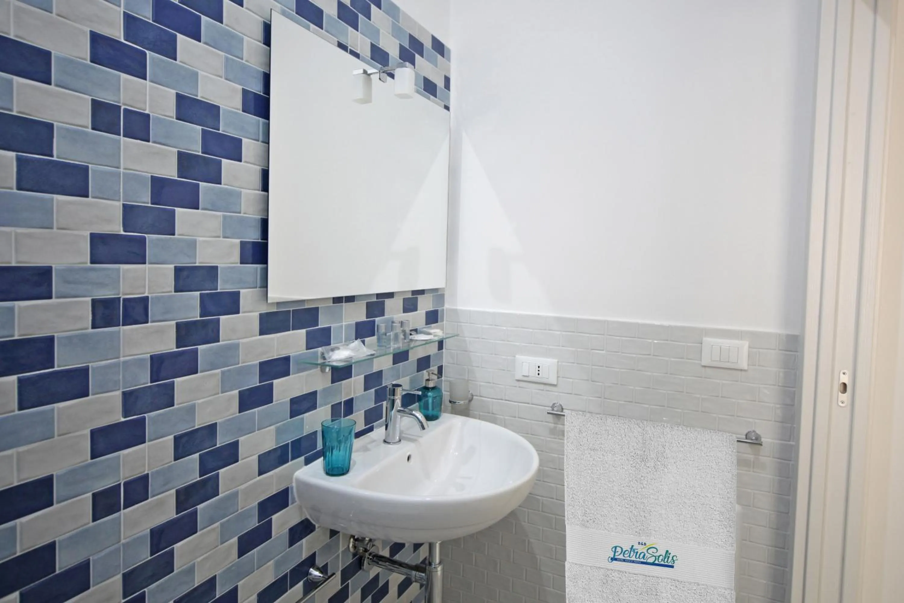 Toilet in Petra Solis by Jdvacanze